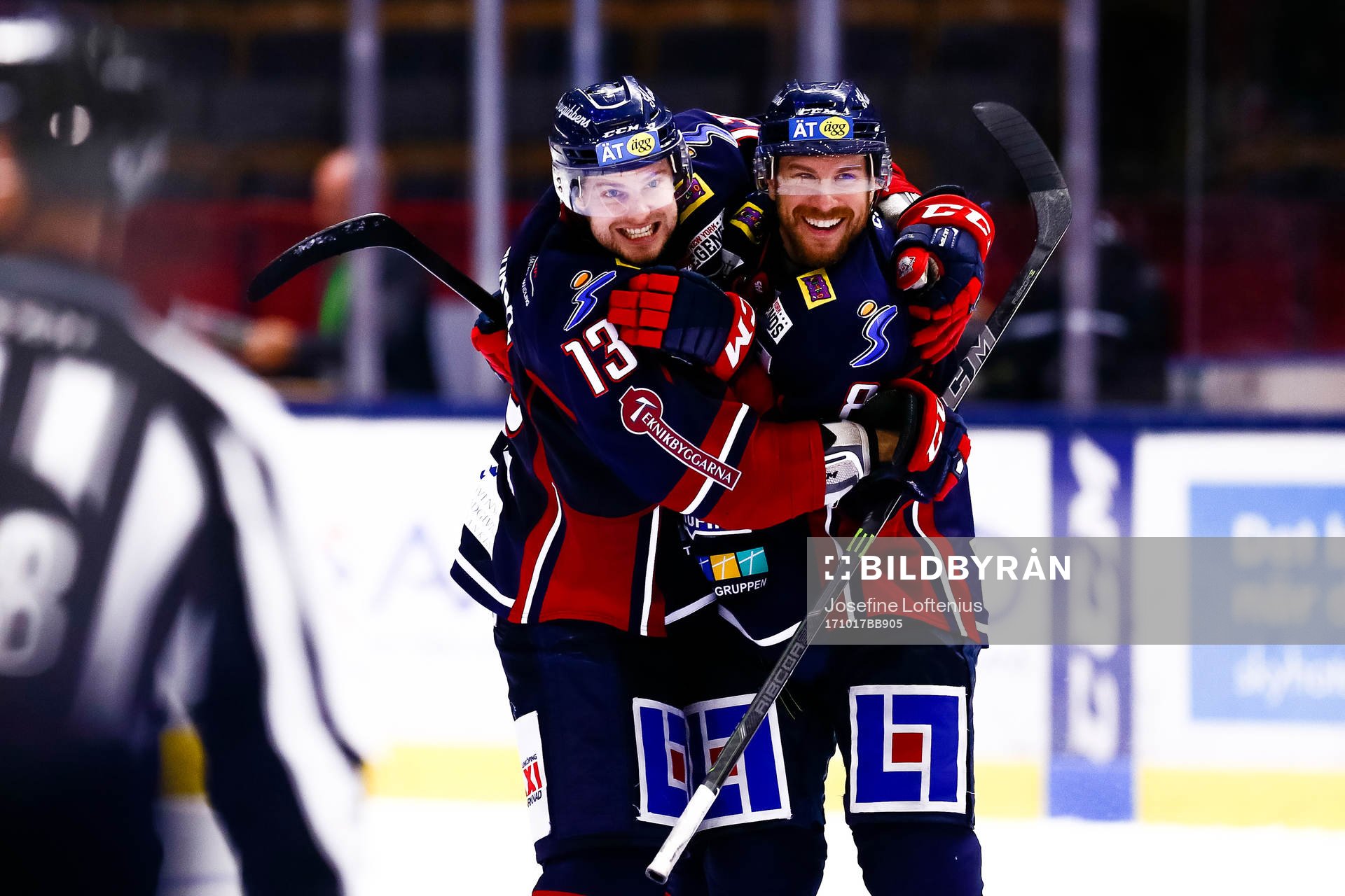 Linköpings Andrew Gordon och Derek Roy jublar