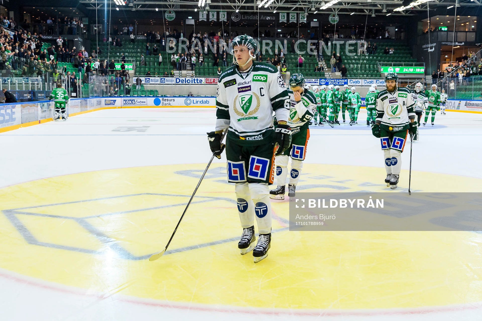 Färjestads Johan Ryno deppar när han lämnar isen