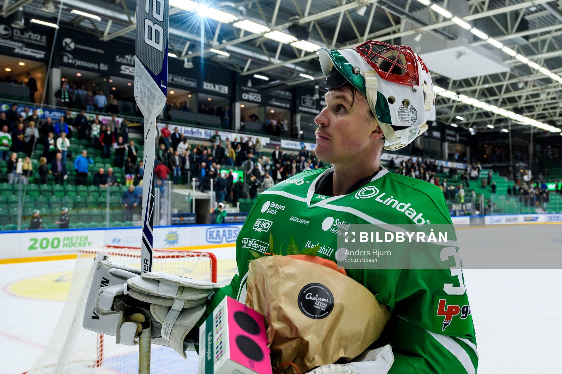Rögles målvakt Justin Pogge jublar