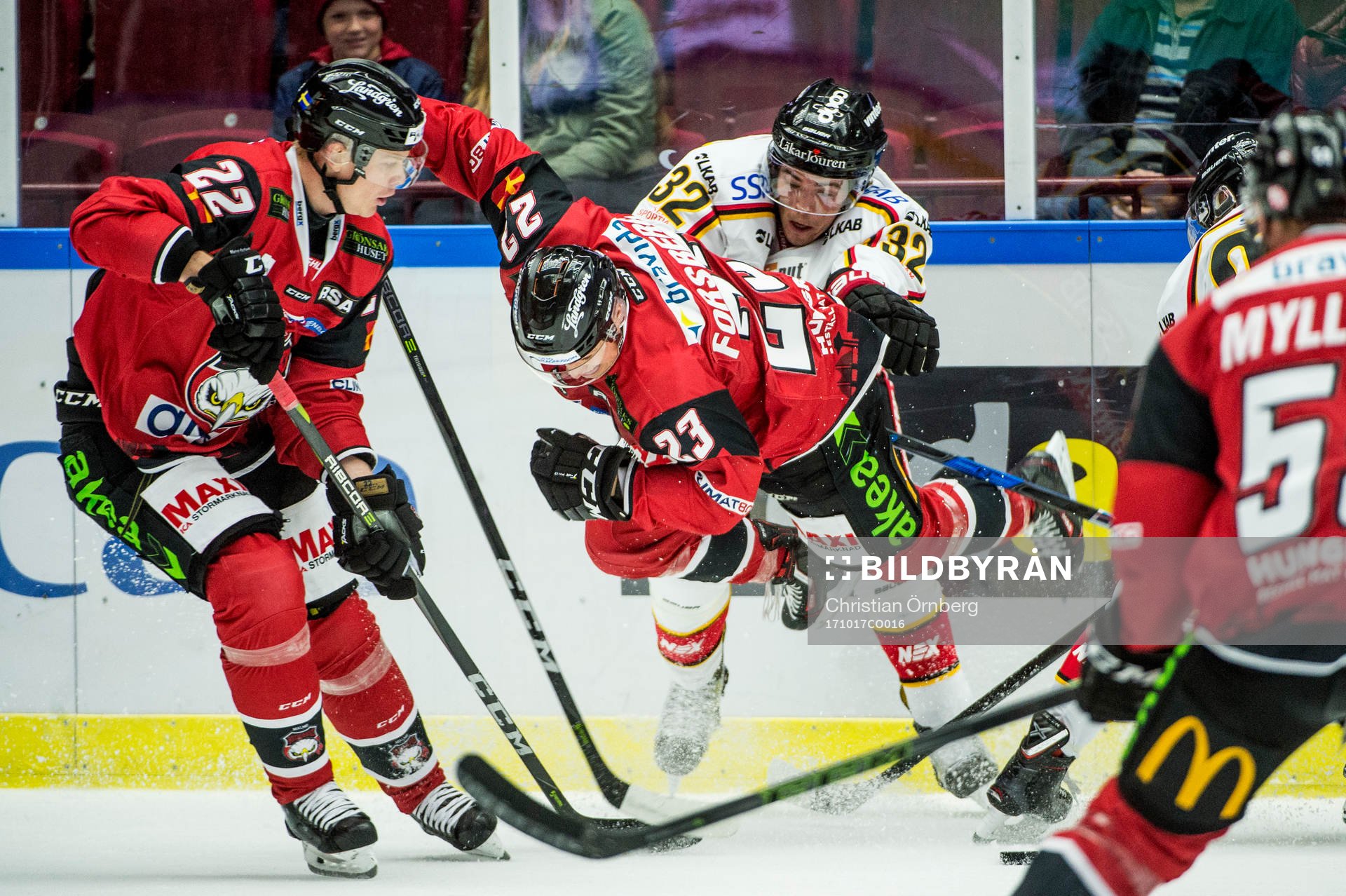 Malmö Redhawks Lars Bryggman och Christoffer Forsberg mot