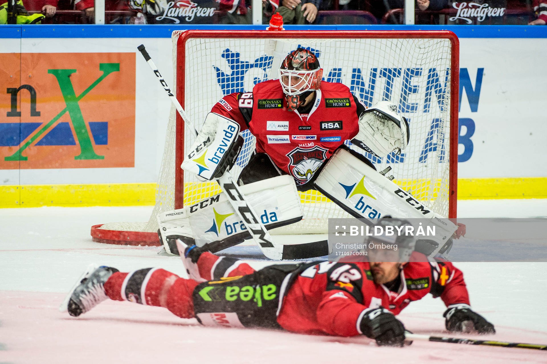 Malmö Redhawks målvakt Oscar Alsenfelt och Niklas Arell