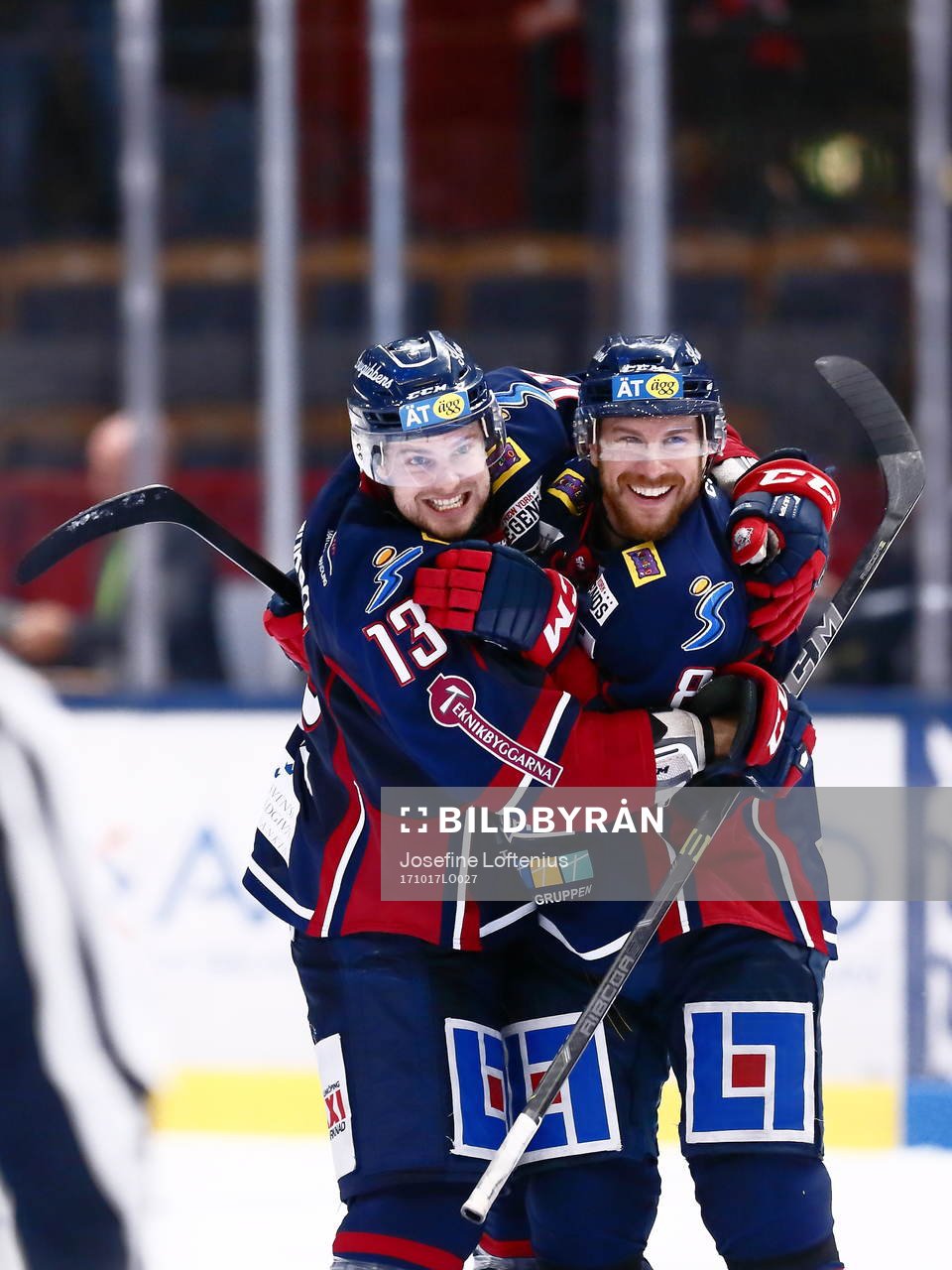 Linköpings Andrew Gordon och Derek Roy jublar