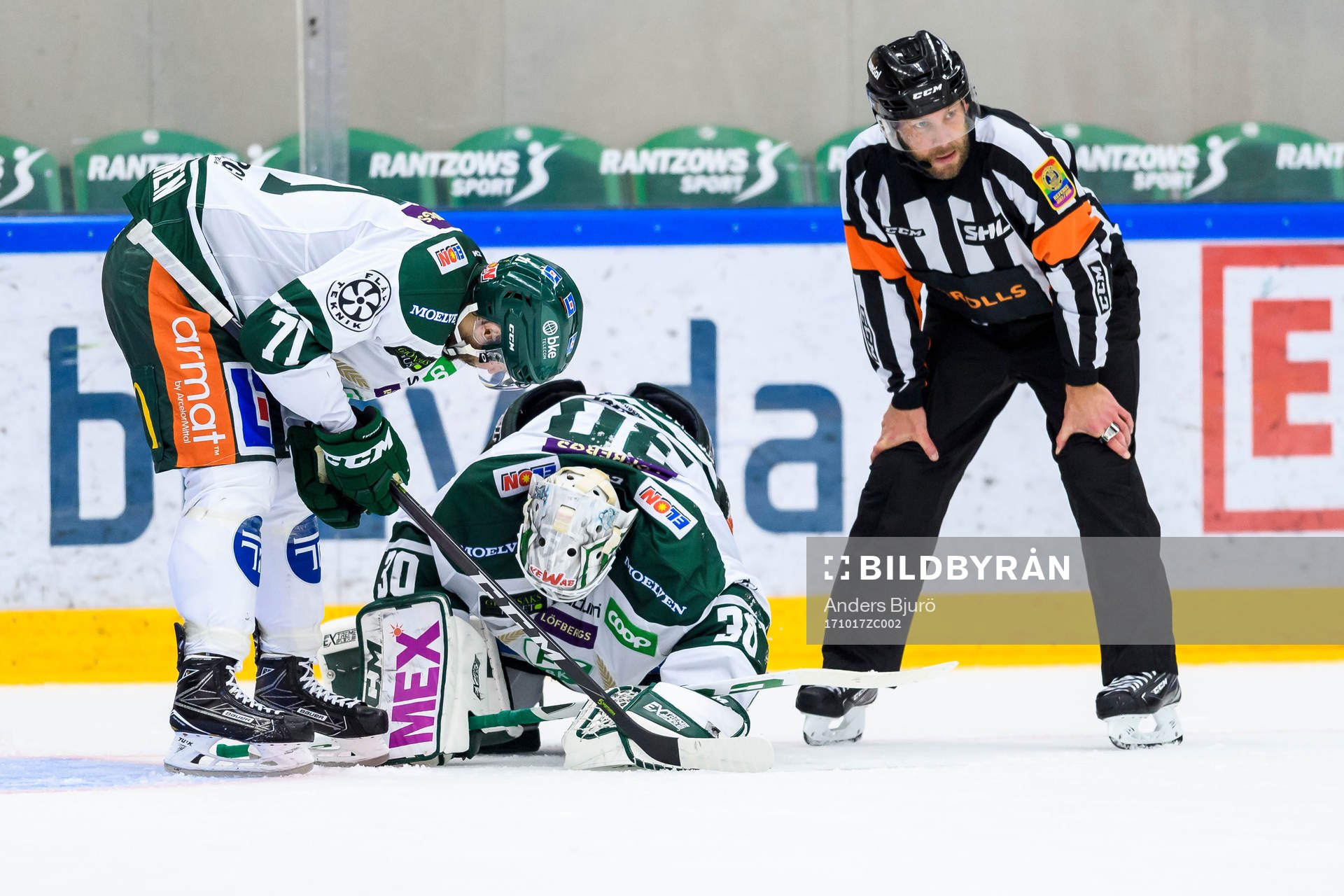Färjestads målvakt Lars Haugen har ont