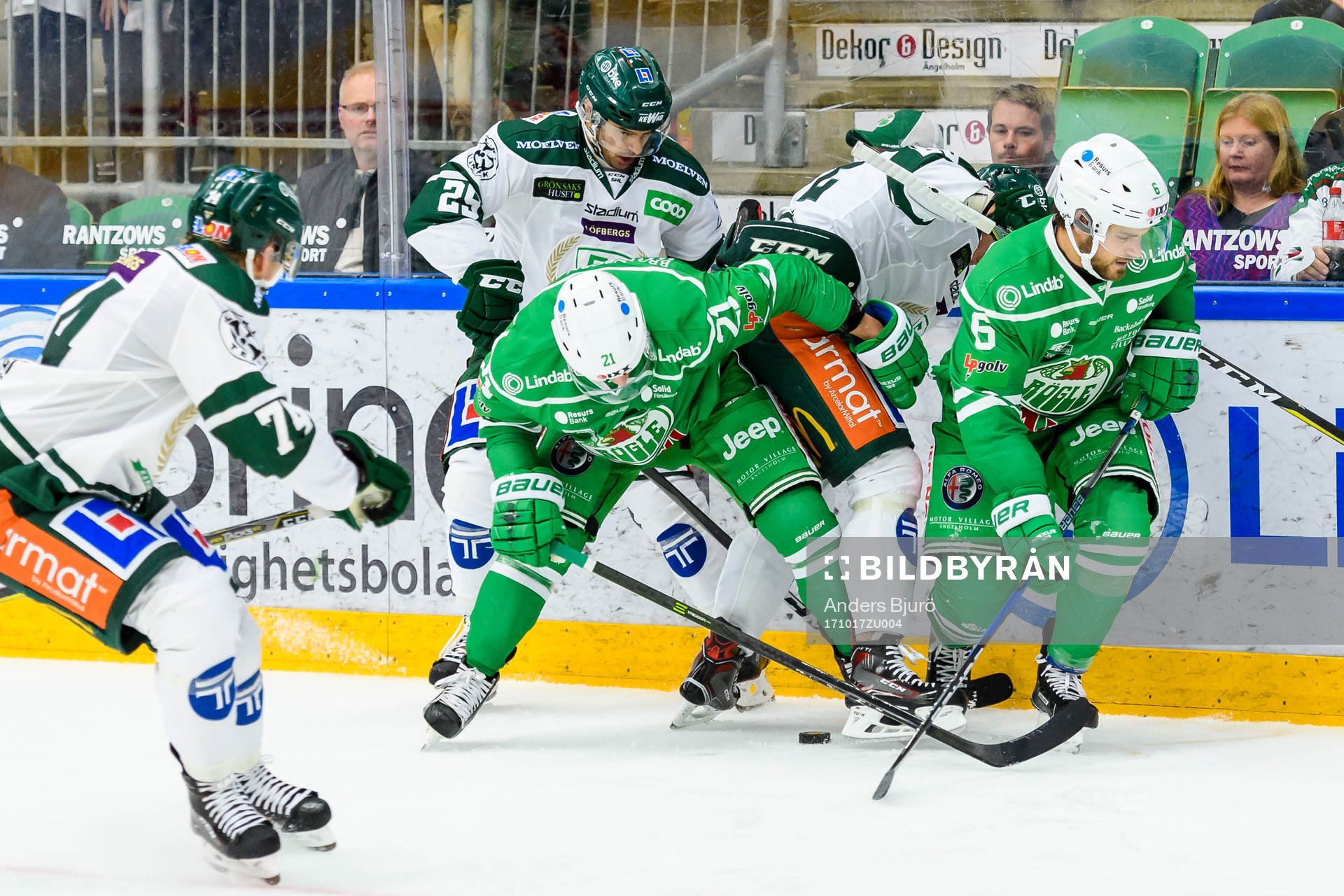 Färjestads Martin Johansson och Rögles Kevin Gagné i