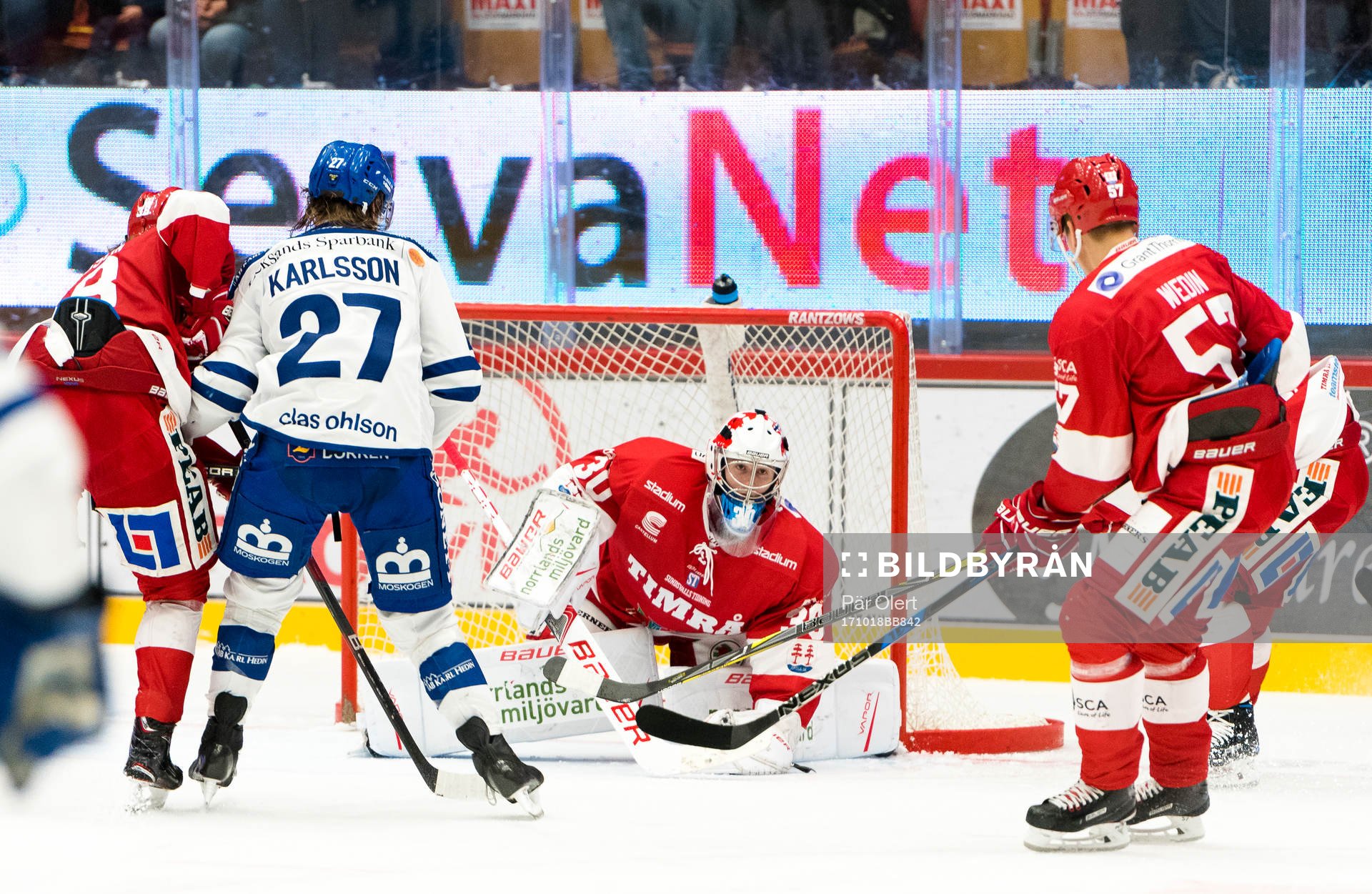 Timrås målvakt Henrik Haukeland räddar skott