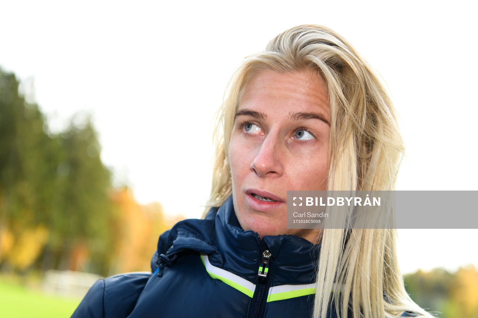 Sofia Jakobsson blir intervjuad efter en träning med det svenska damlandslaget i fotboll den 18 oktober 2017 i Göteborg.