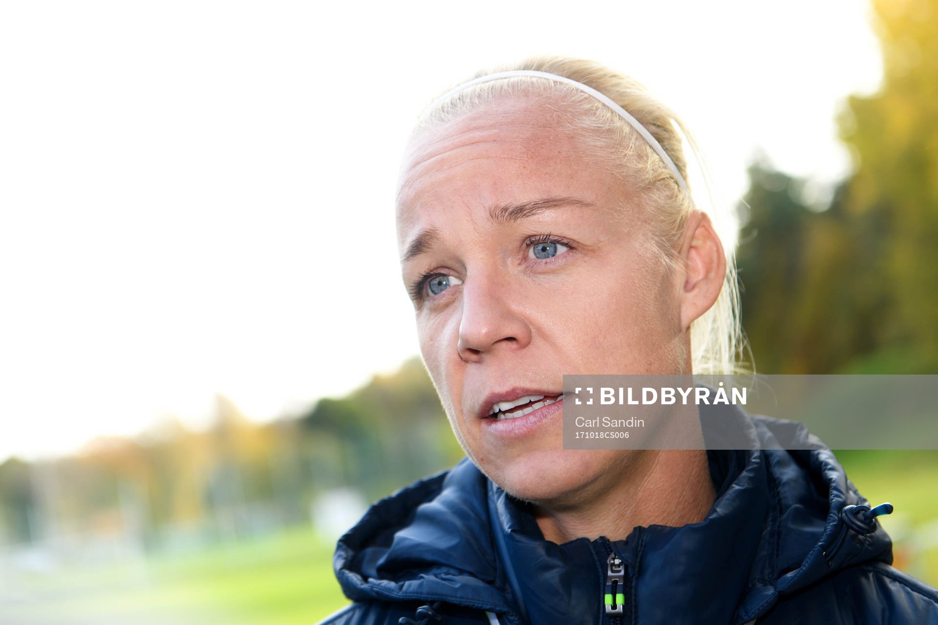 Caroline Seger blir intervjuad