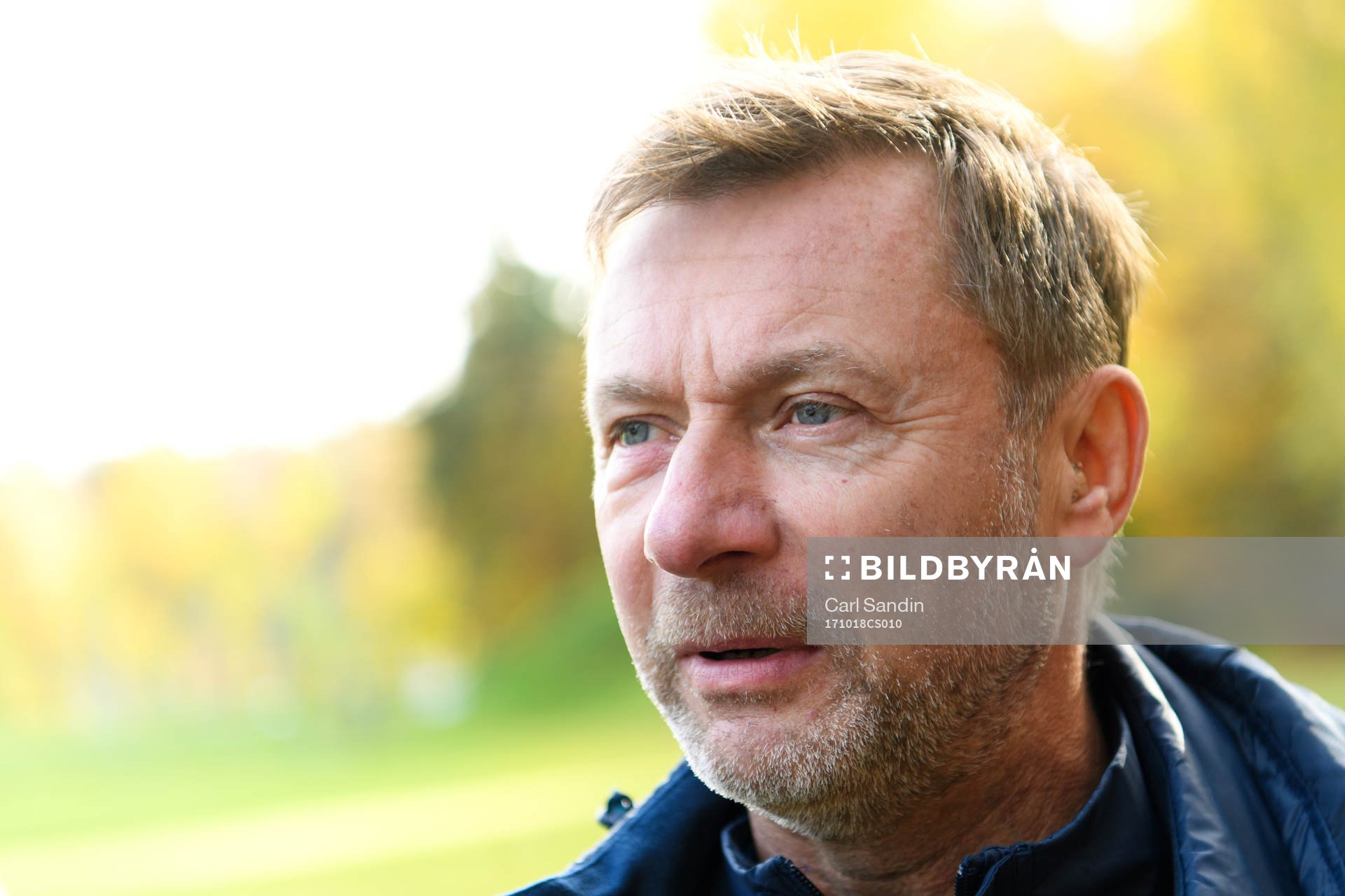 Förbundskapten Peter Gerhardsson blir intervjuad