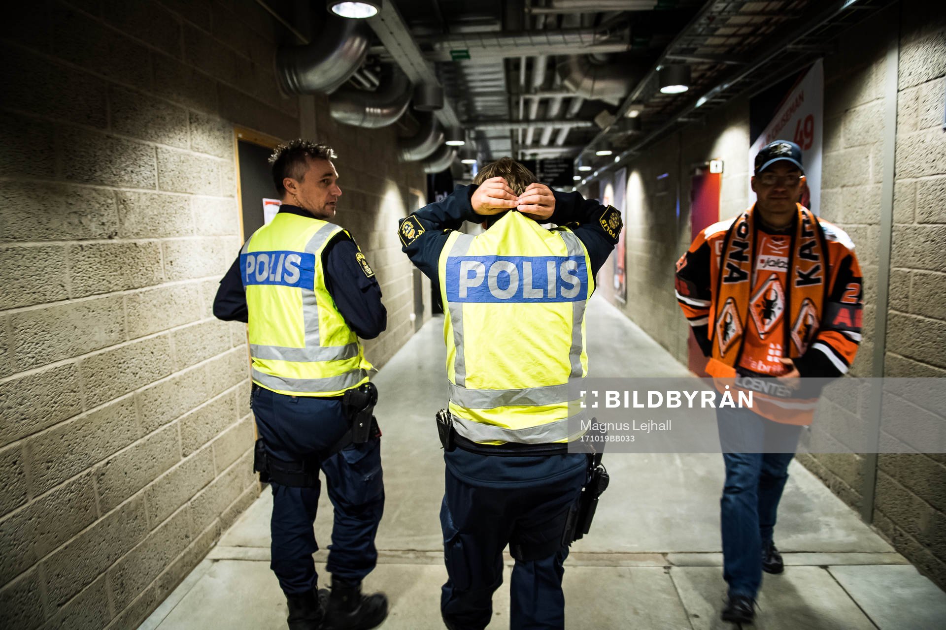 poliser i korridoren