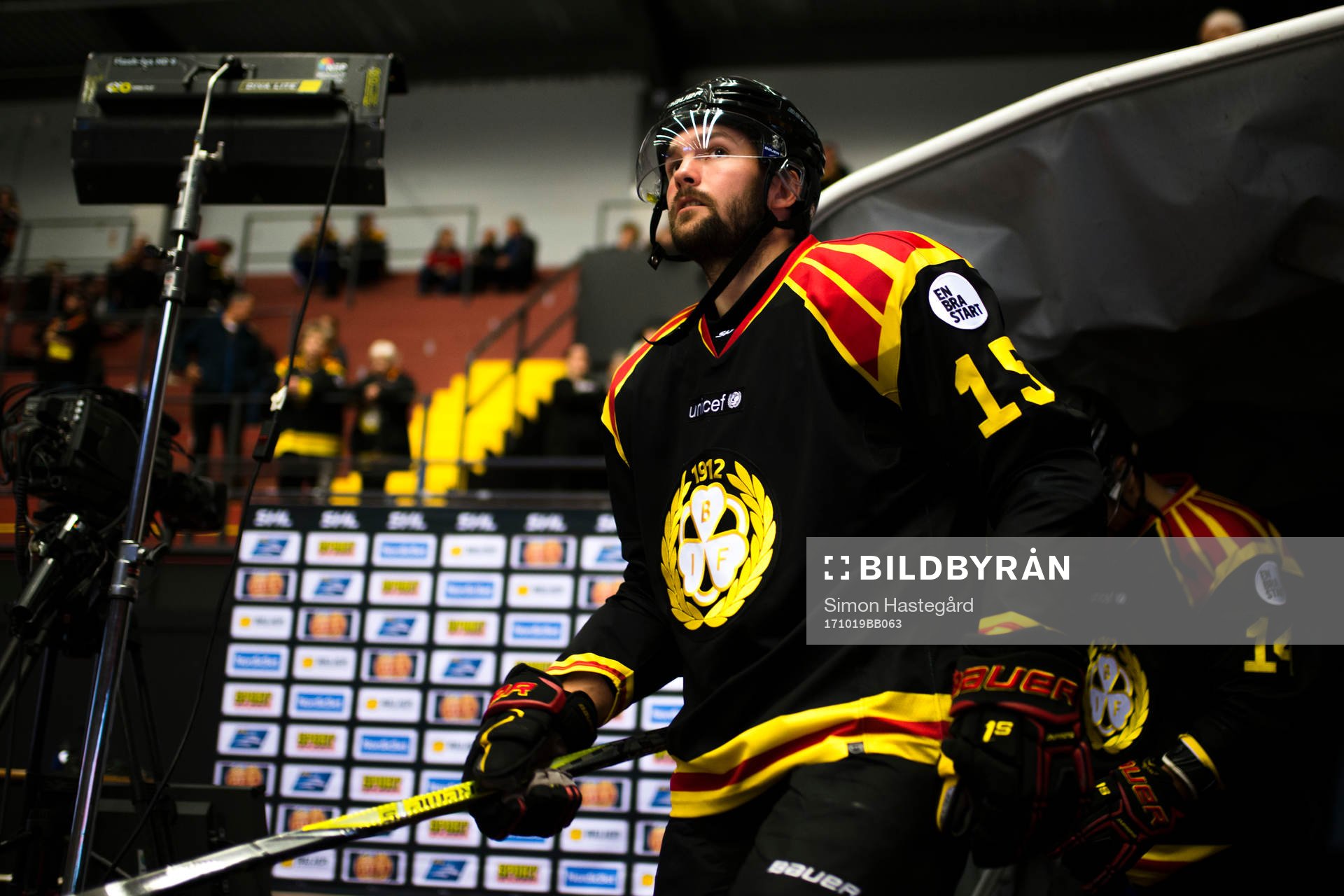Brynäs Simon Bertilsson före  ishockeymatchen i SHL