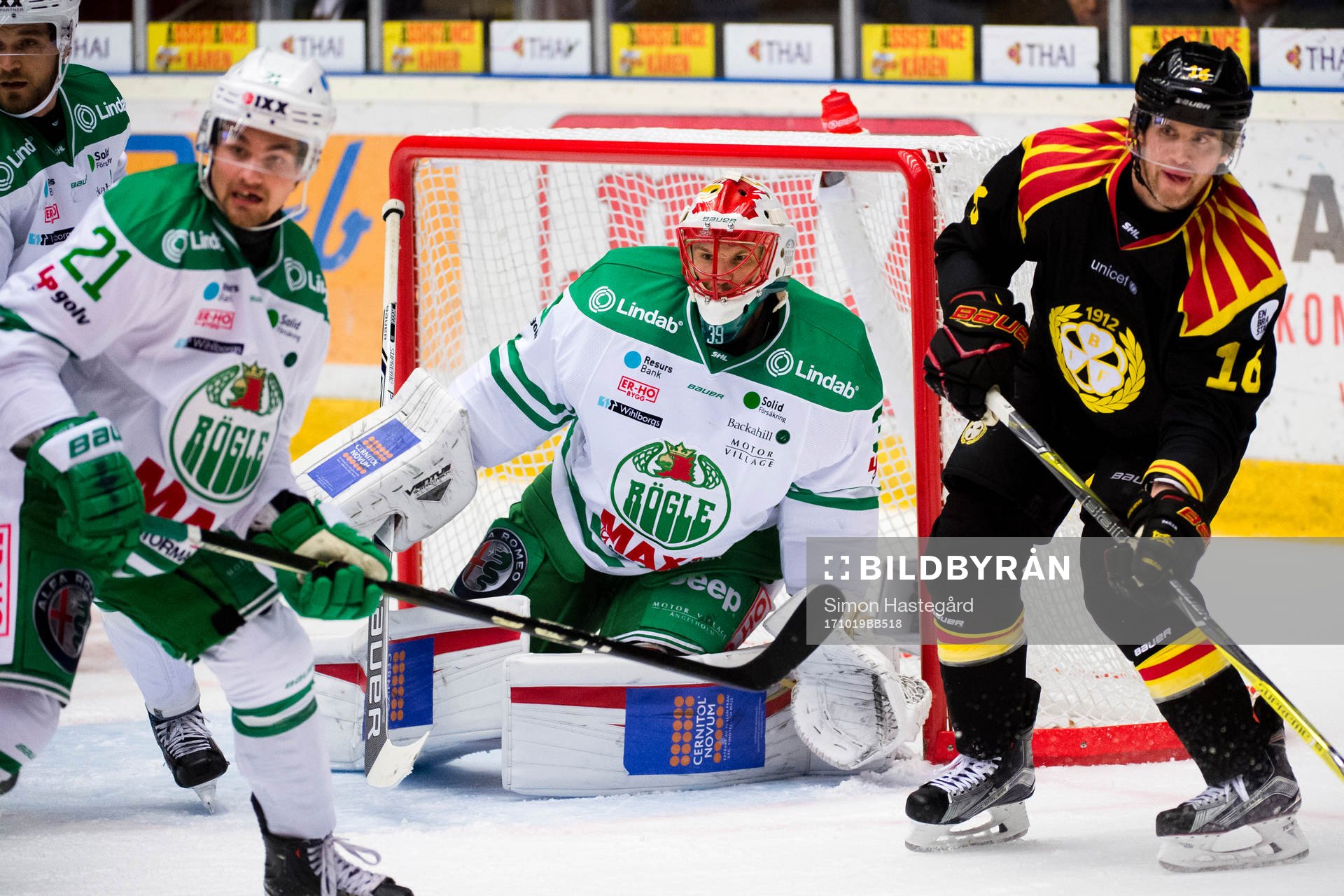 Brynäs Daniel Paille oroar framför Rögles målvakt