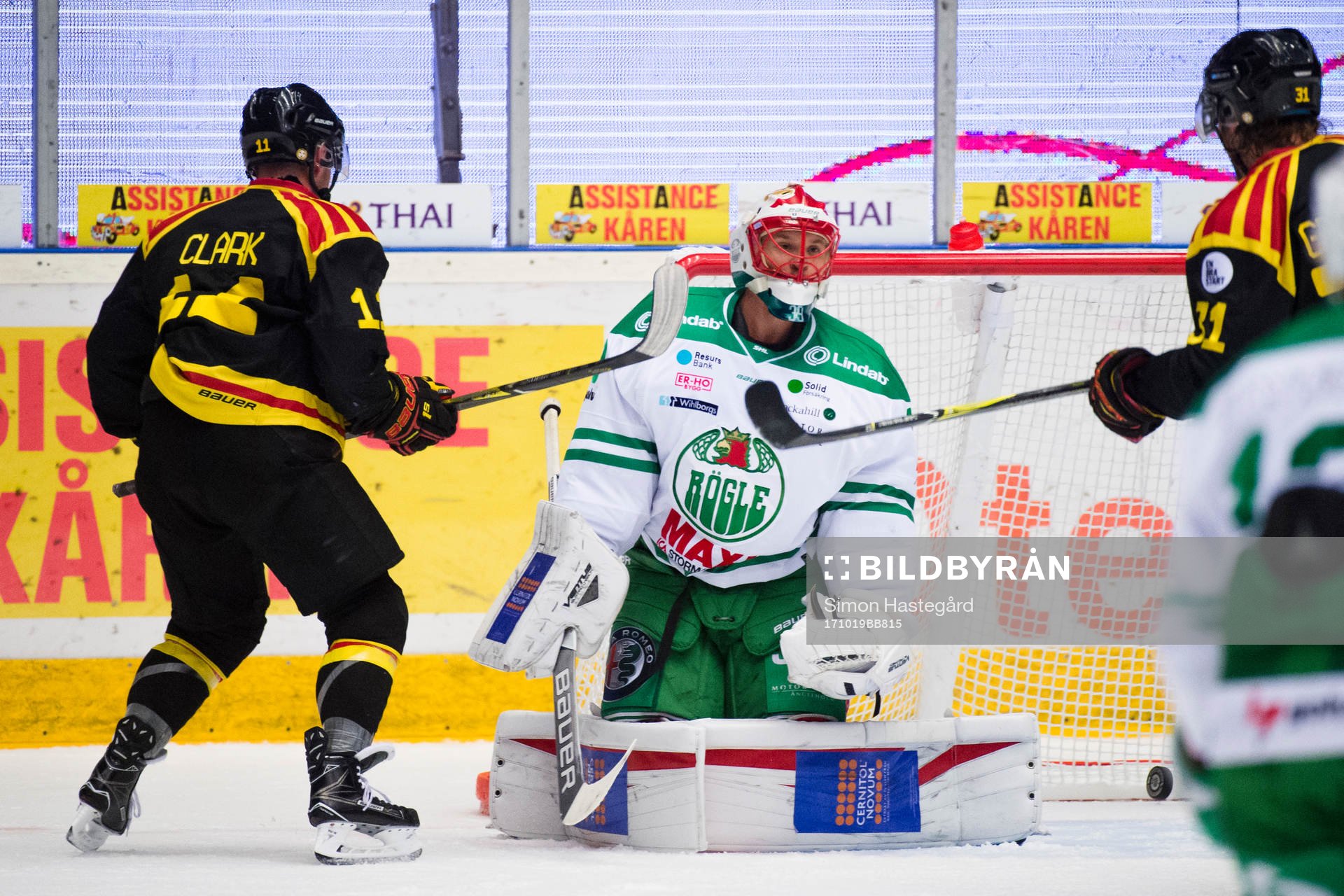 Brynäs Kevin Clark med mål bakom Rögles målvakt Justin