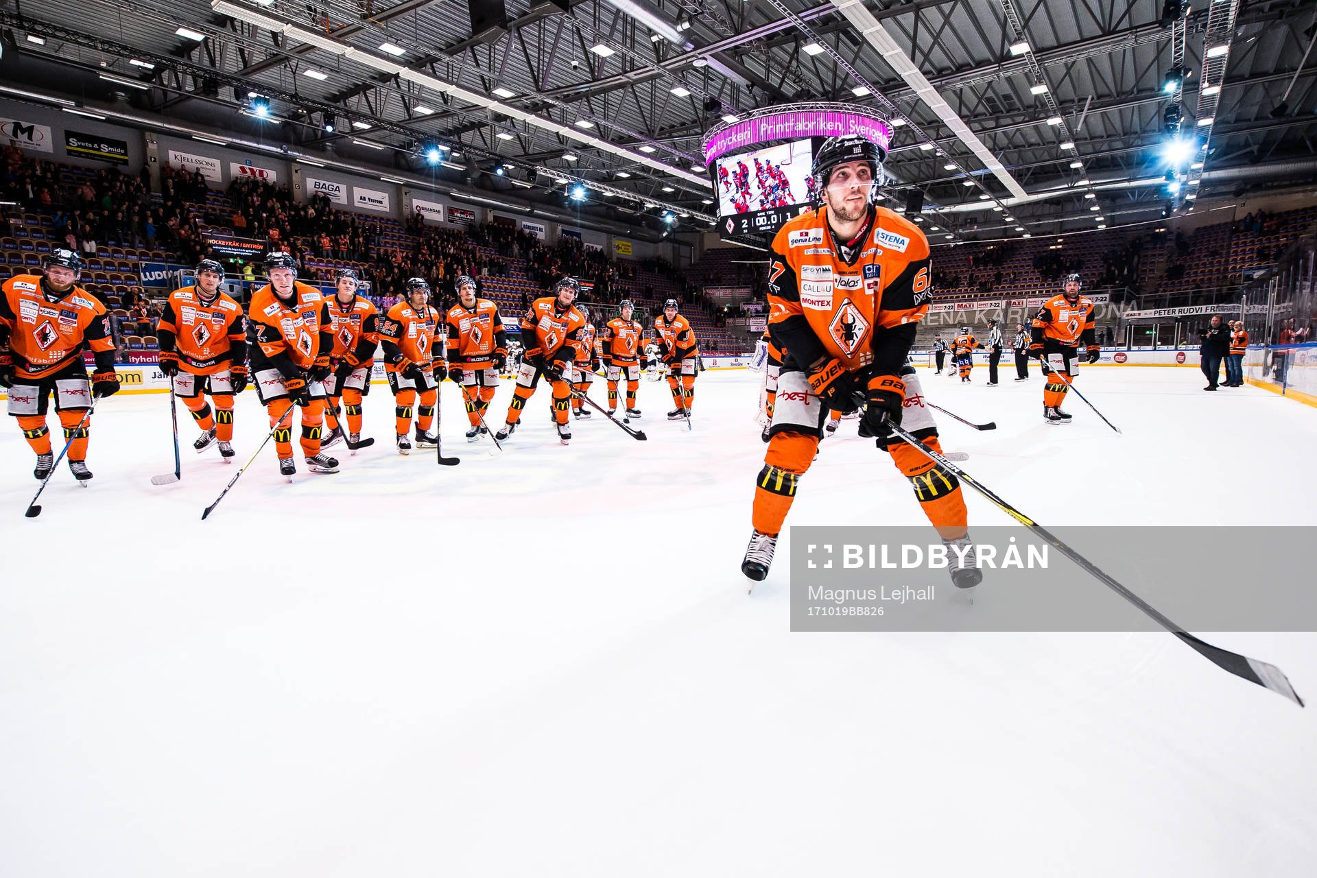 Karlskronas Konstantin Komarek  jublar med lagkamraterna
