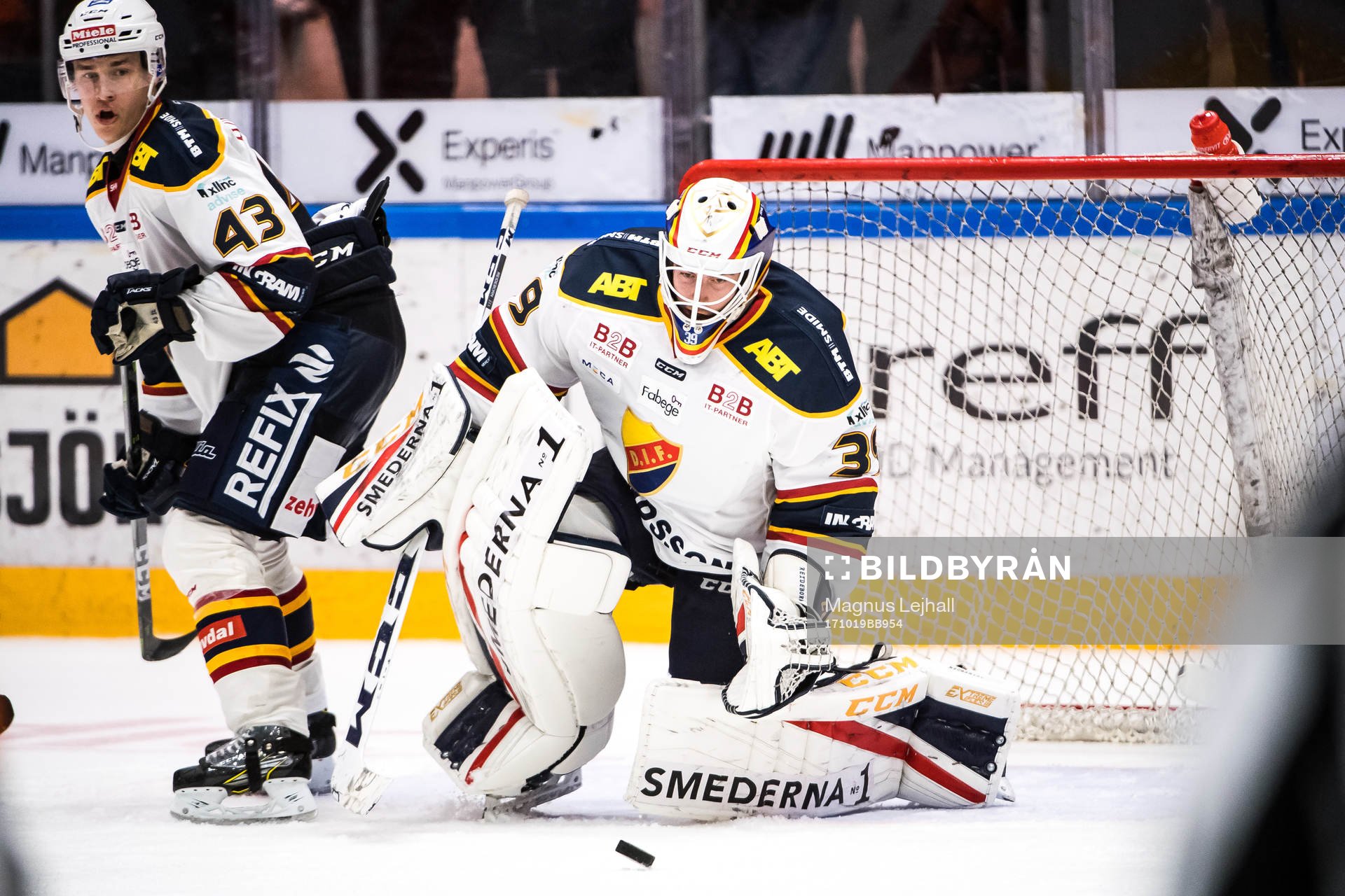 Djurgårdens målvakt Adam Reideborn  räddar