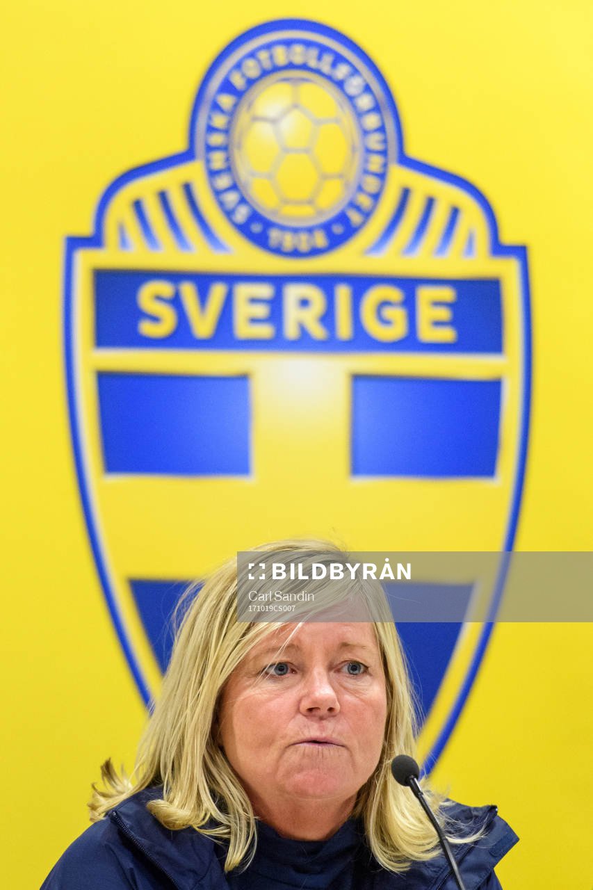 Landslagschef Marika Domanski Lyfors på en presskonferens