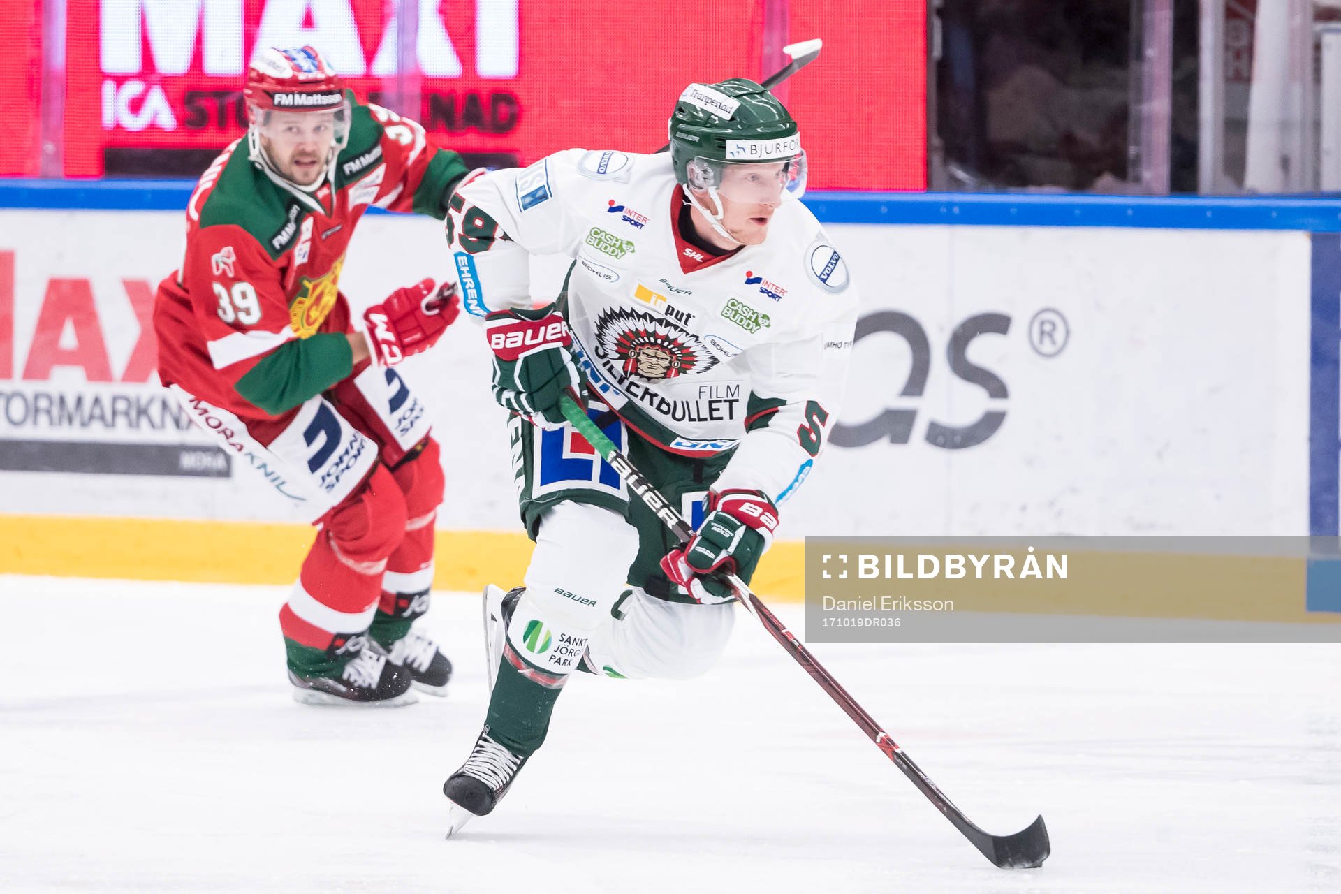 Frölundas Simon Hjalmarsson  i ishockeymatchen i SHL