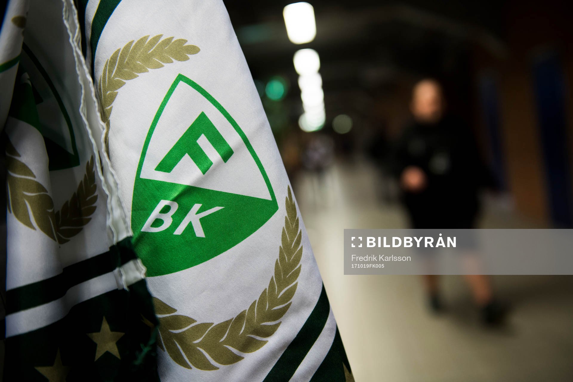 Färjestads klubbmärke på en flagga innan ishockeymatchen