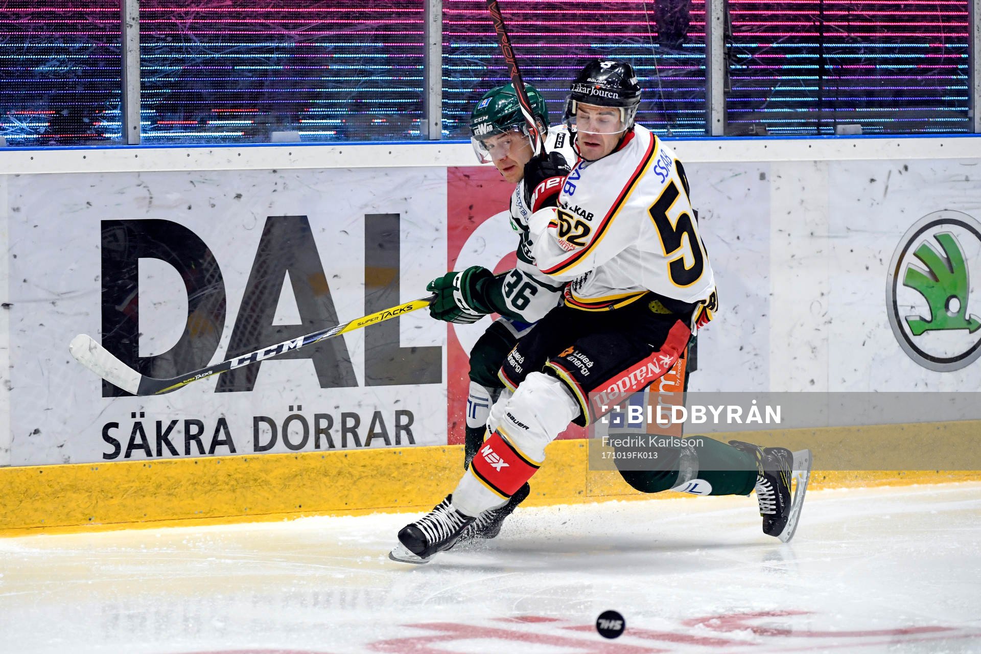 Färjestads Niklas Fogström och Luleås Karl Fabricius