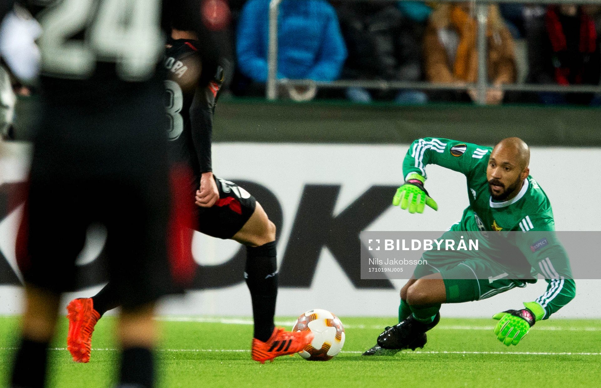 Östersunds målvakt Aly Keita ramlar och det blir 0-1