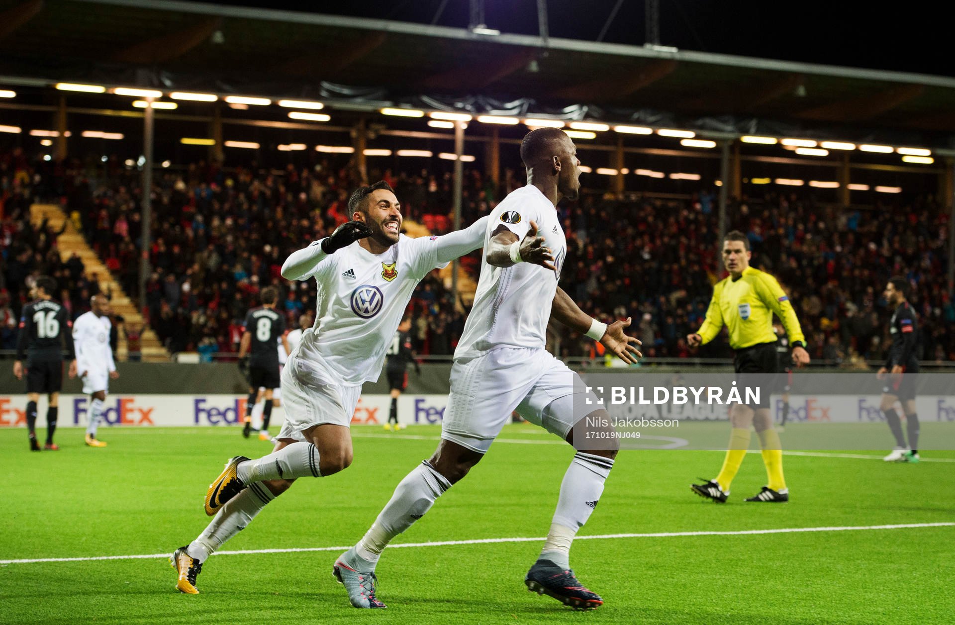 Östersunds Saman Ghoddos jublar med Salisu Abdullahi Gero