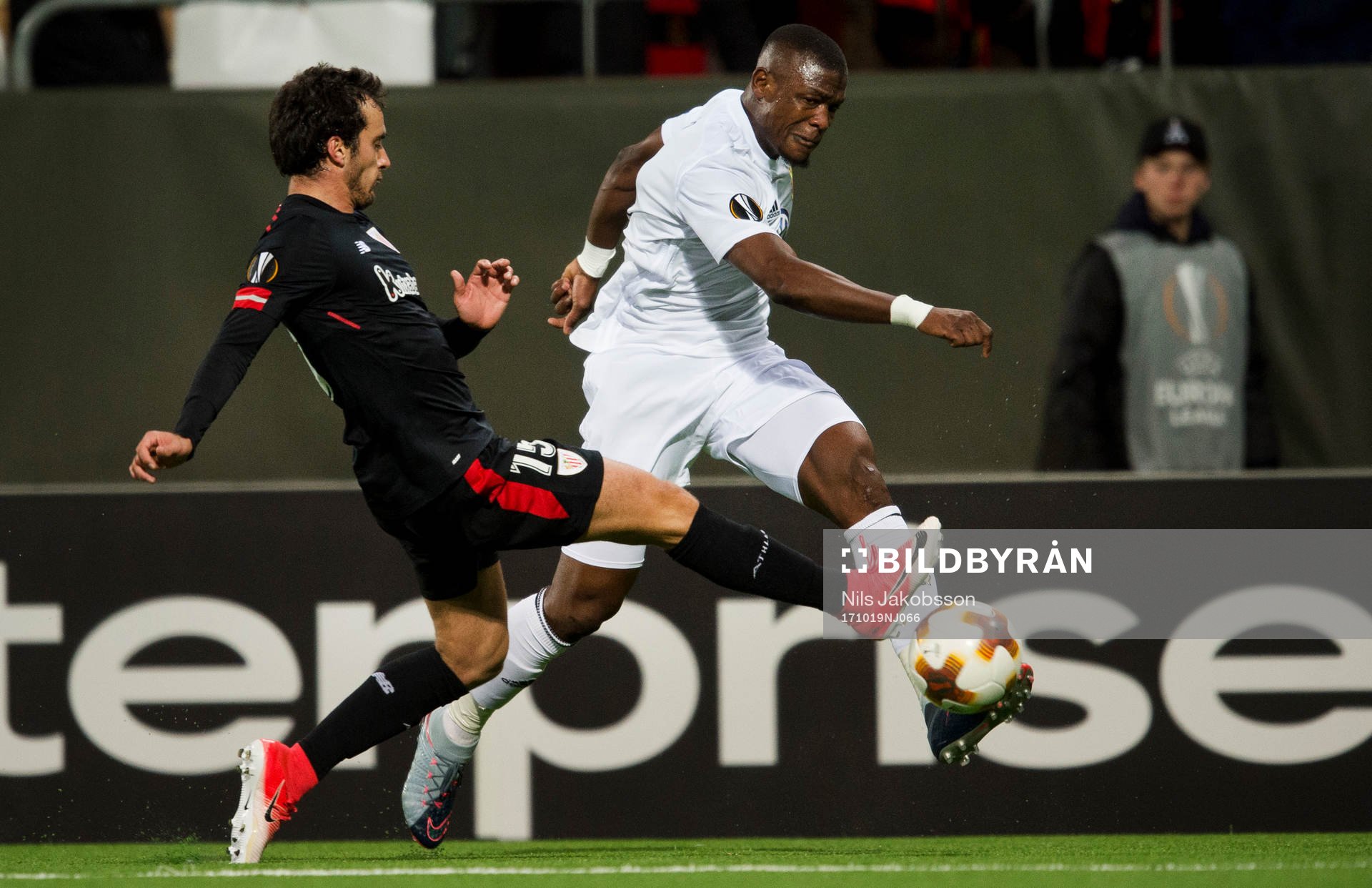 Athletic Bilbaos Inigo Lekue och Östersunds Salisu