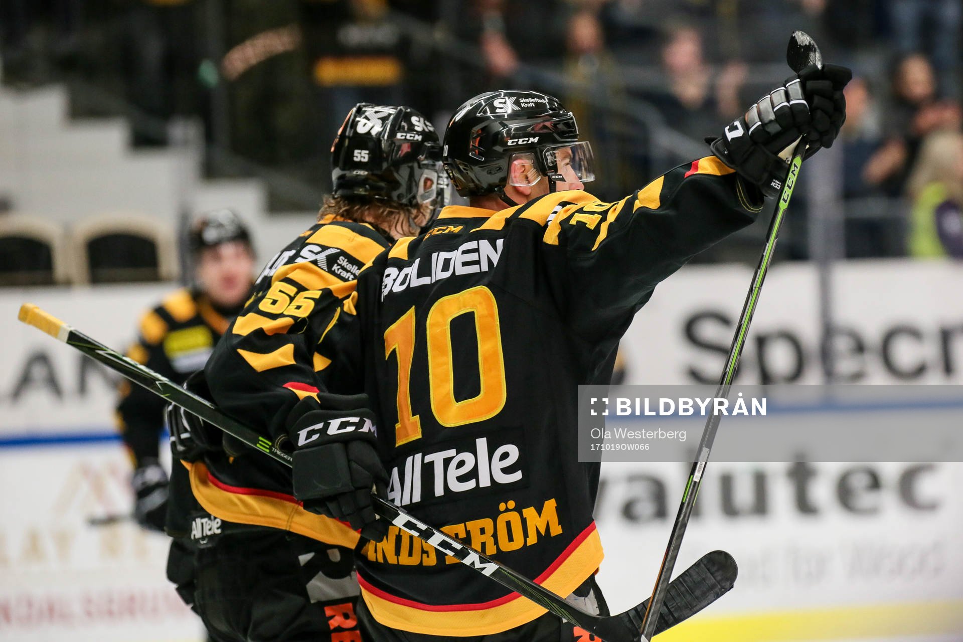 Skellefteås Joakim Lindström och Michael Kostka  jublar