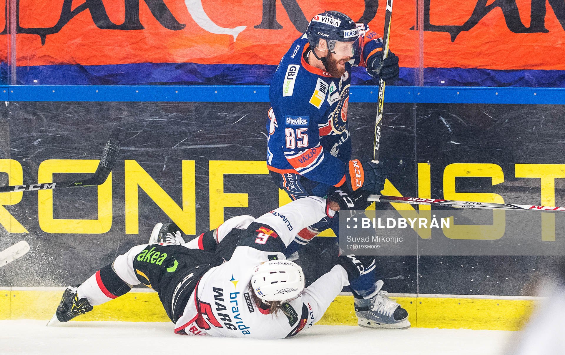 Växjös Liam Reddox och Malmö Redhawks Stefan Warg