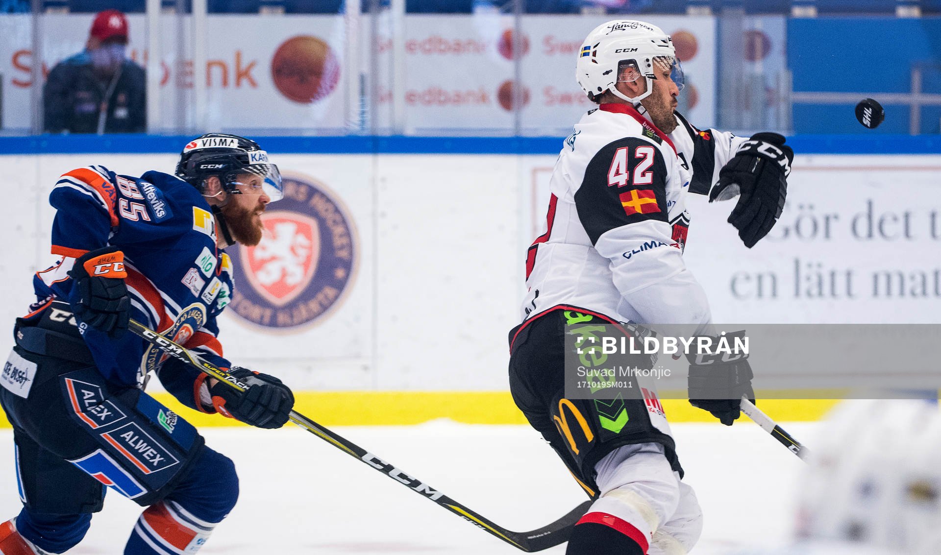 Växjös Liam Reddox och Malmö Redhawks Niklas Arell