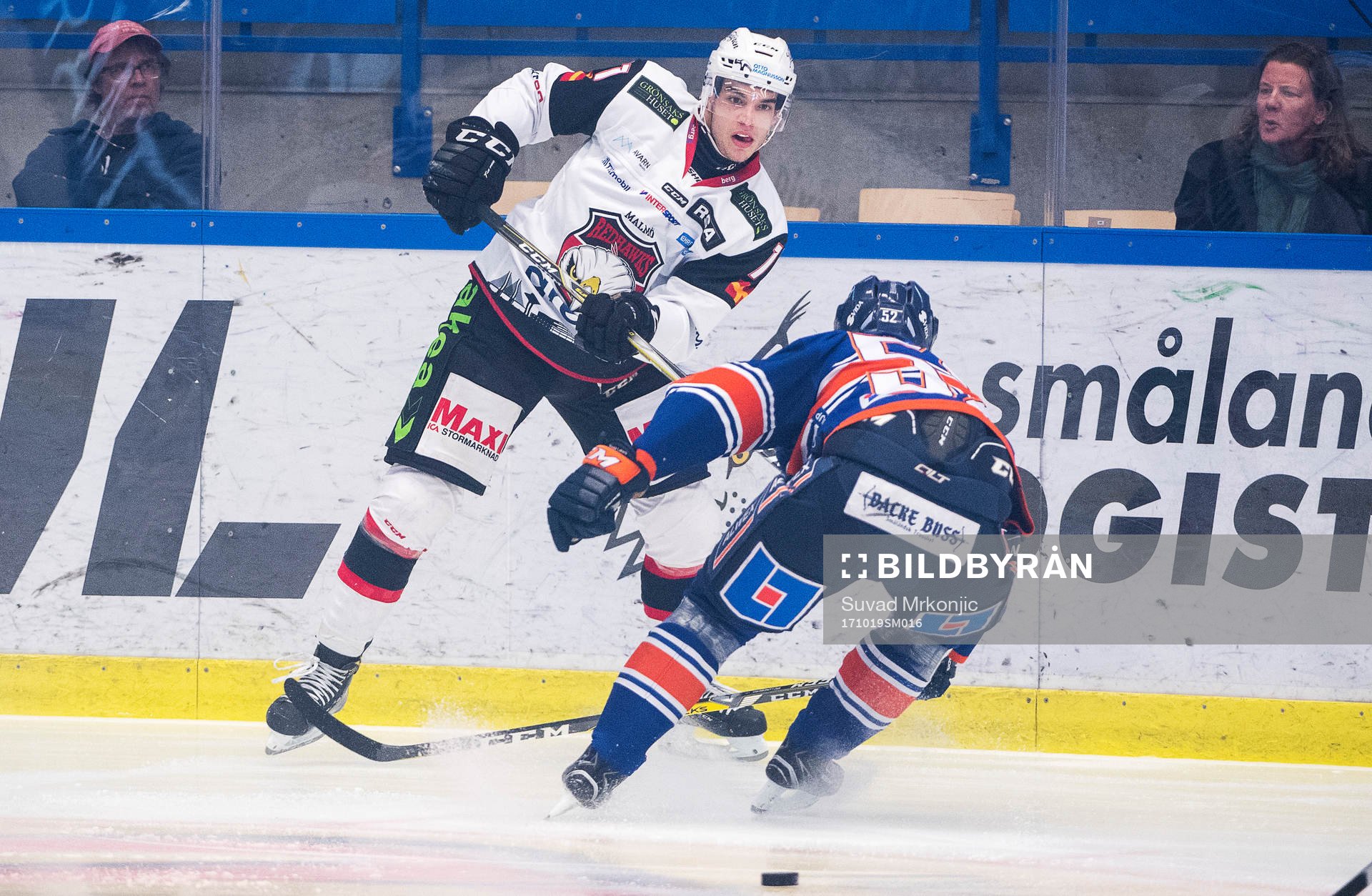 Växjös Arvid Lundberg och Malmö Redhawks Lukas Haudum