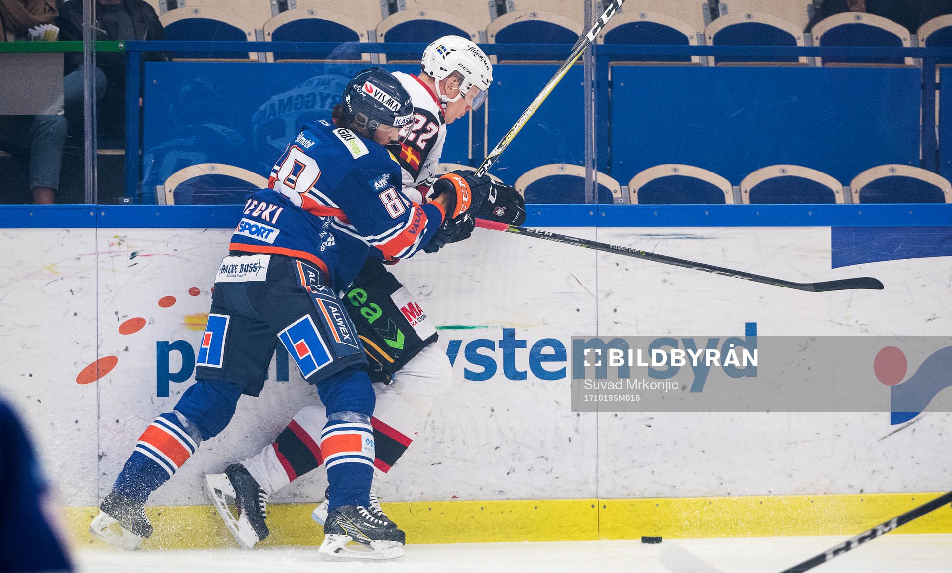 Växjös Adam Brodecki och Malmö Redhawks Lars Bryggman
