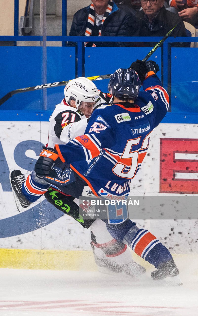 Växjös Arvid Lundberg och Malmö Redhawks Andy Miele