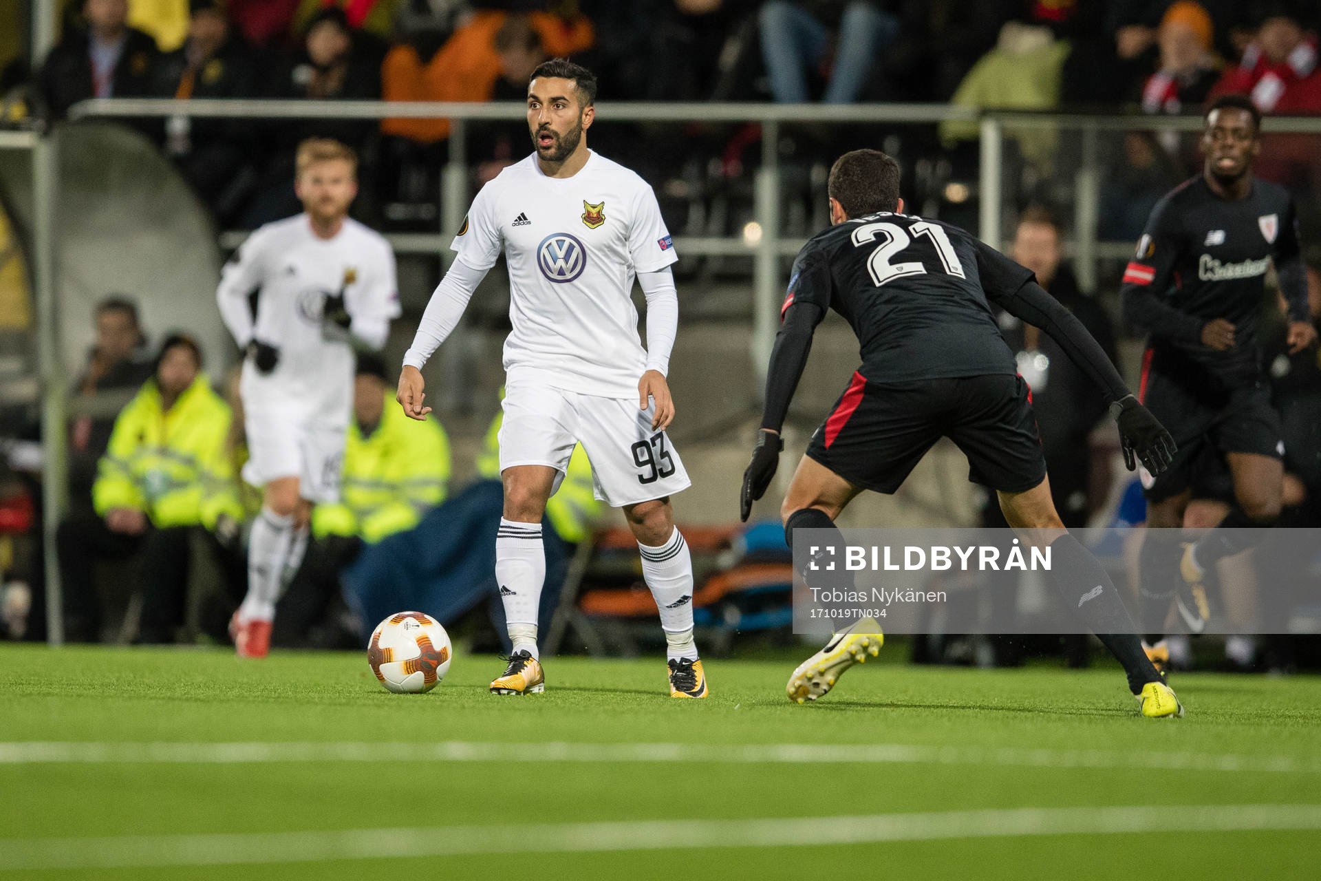 Östersunds Saman Ghoddos mot Athletic Bilbaos Mikel Vesga