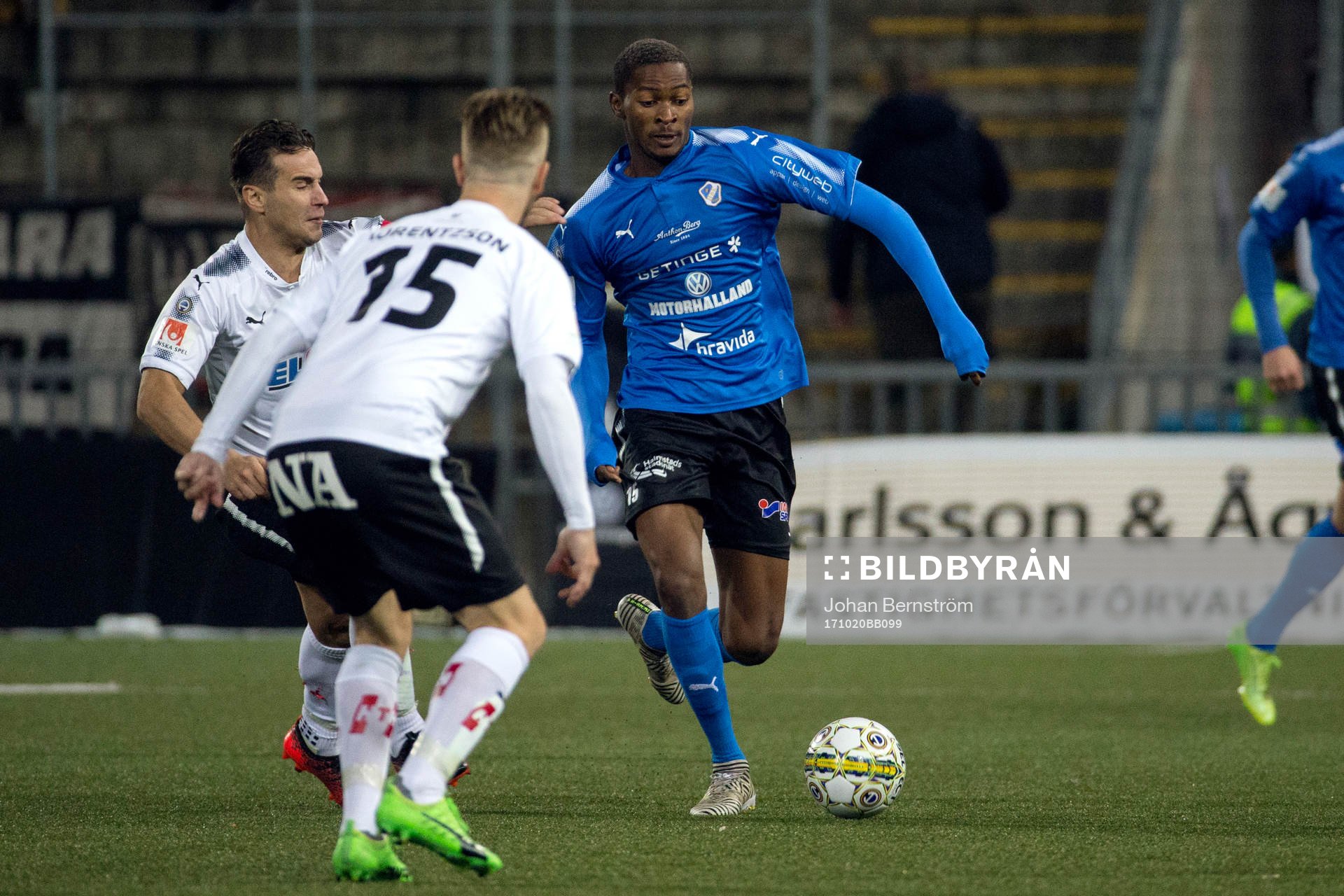 Halmstads Aboubakar Keita och Örebros Martin Lorentzson