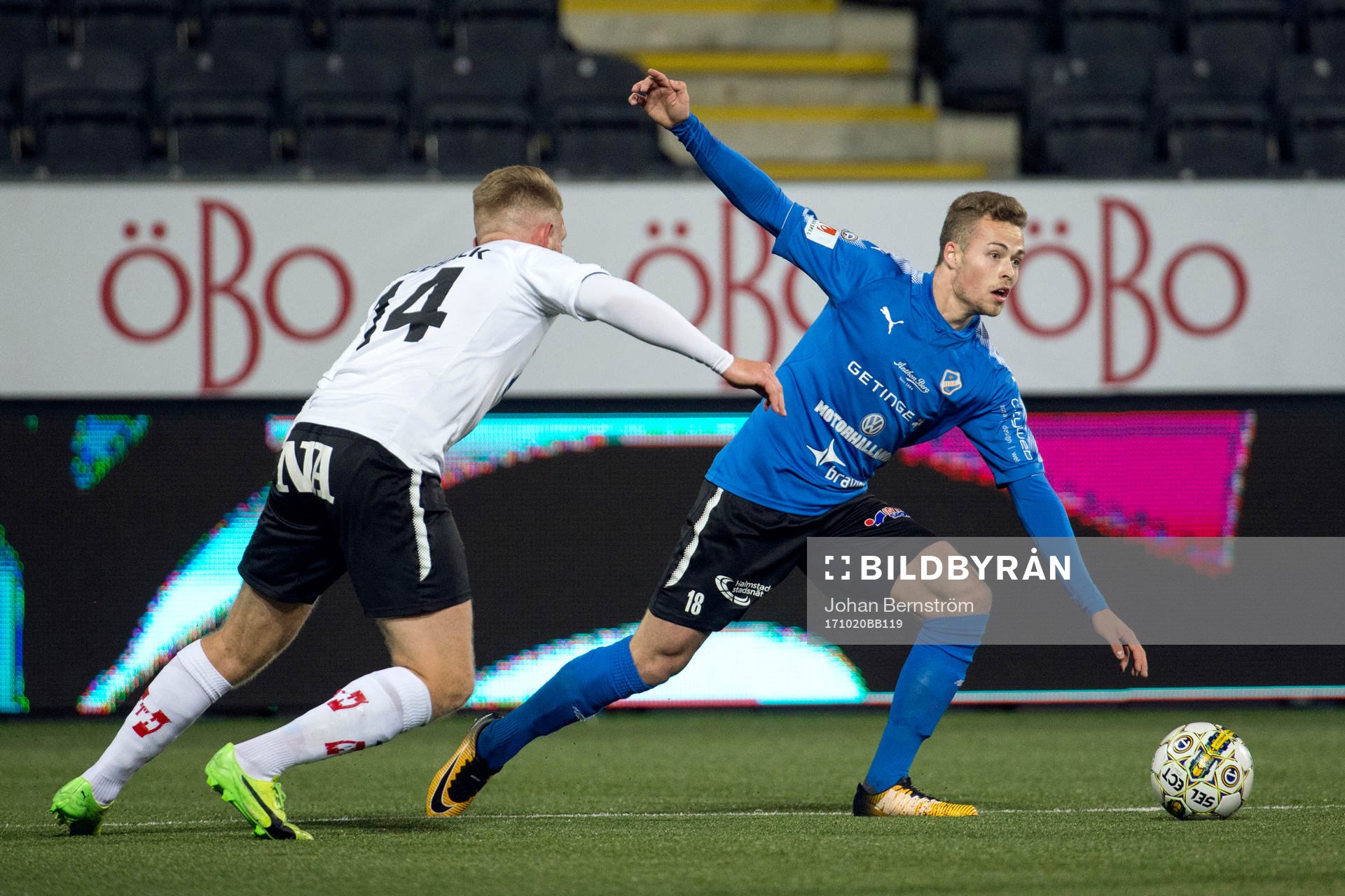Örebros Michael Almebäck och Halmstads Gabriel Gudmundsson