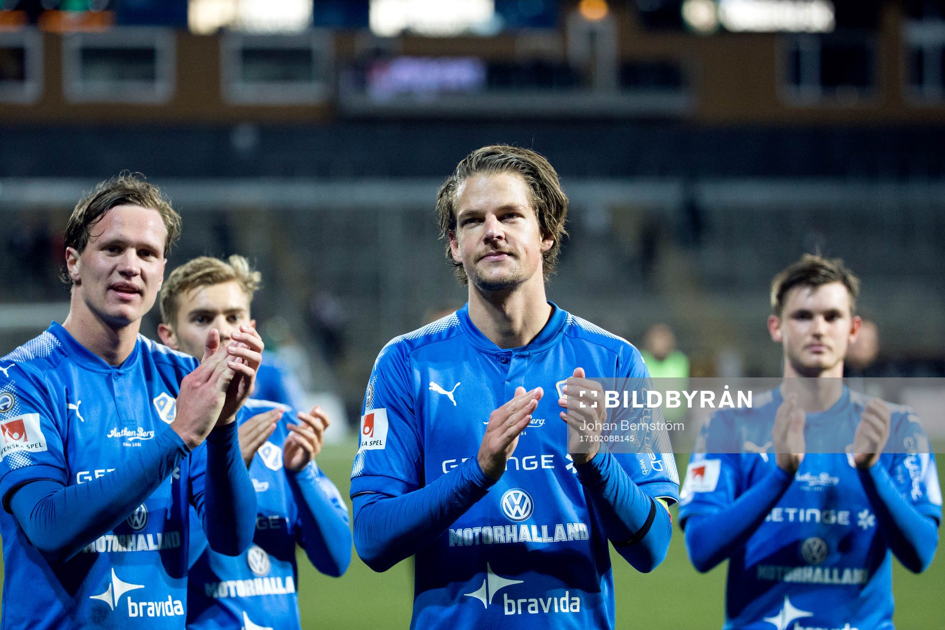 Halmstads Fredrik Liverstam jublar med lagkamrater