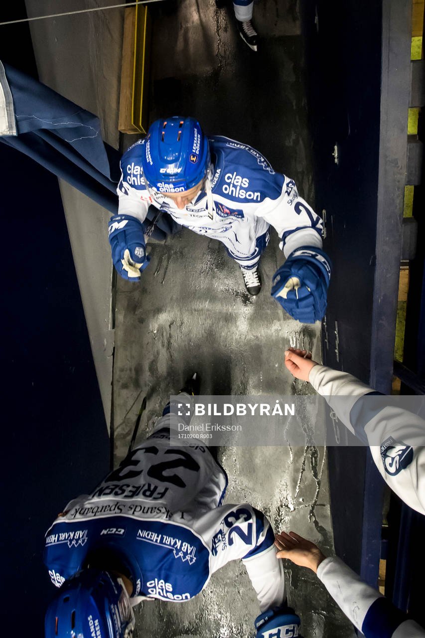 Leksands Patrik Norén och Alex Friesen  på väg in till