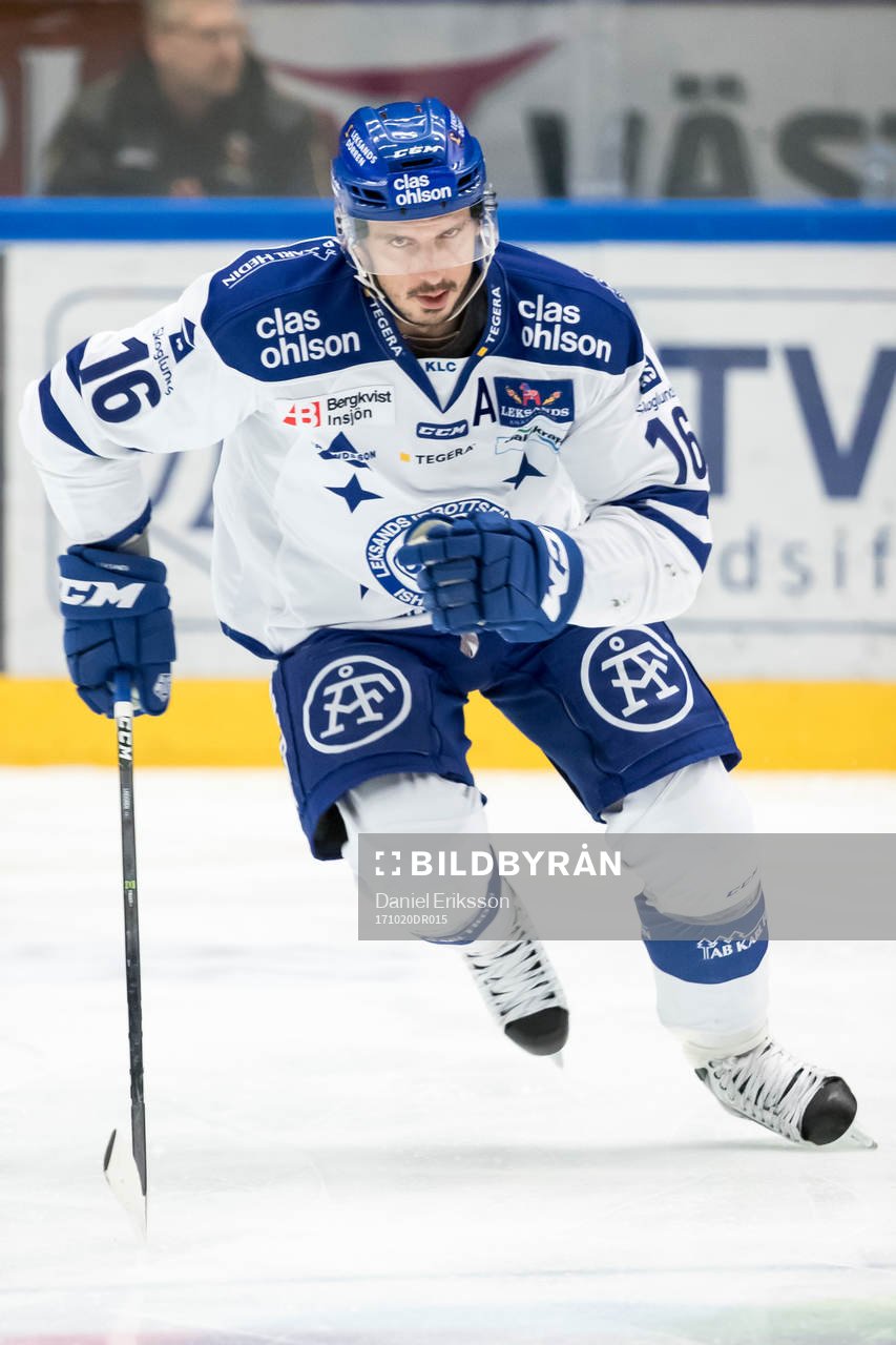 Leksands Fredrik Lindgren  på värmningen innan