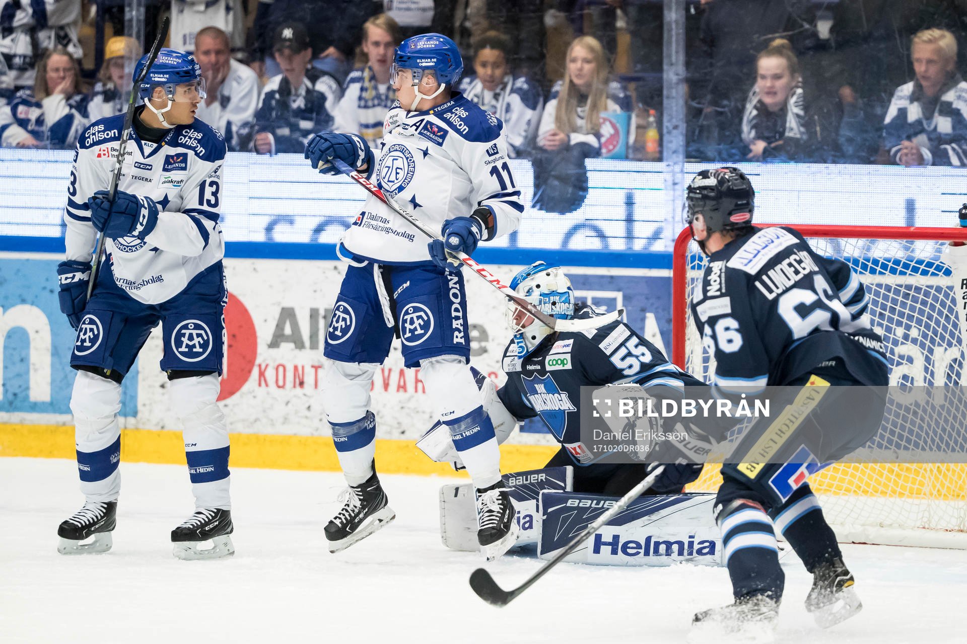 Leksands Jon Knuts och Martin Karlsson framför Karlskogas