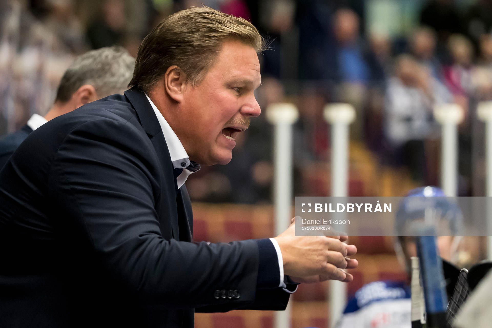 Leksands tränare Leif Carlsson  i ishockeymatchen i