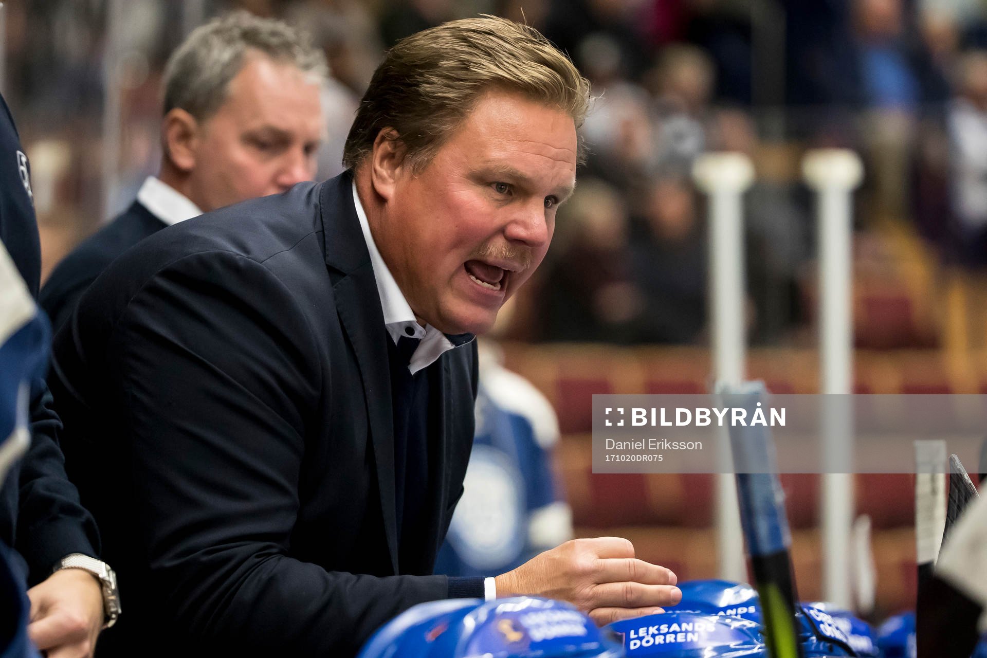 Leksands tränare Leif Carlsson  i ishockeymatchen i