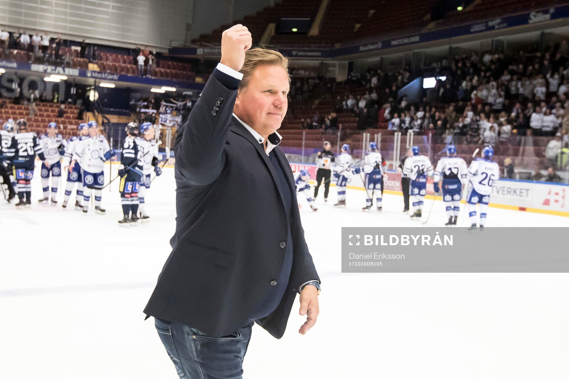 Leksands tränare Leif Carlsson jublar