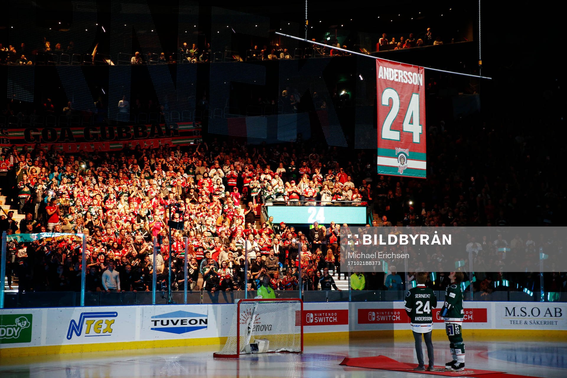 Frölundas Lias Andersson och hans bror Noah står vid