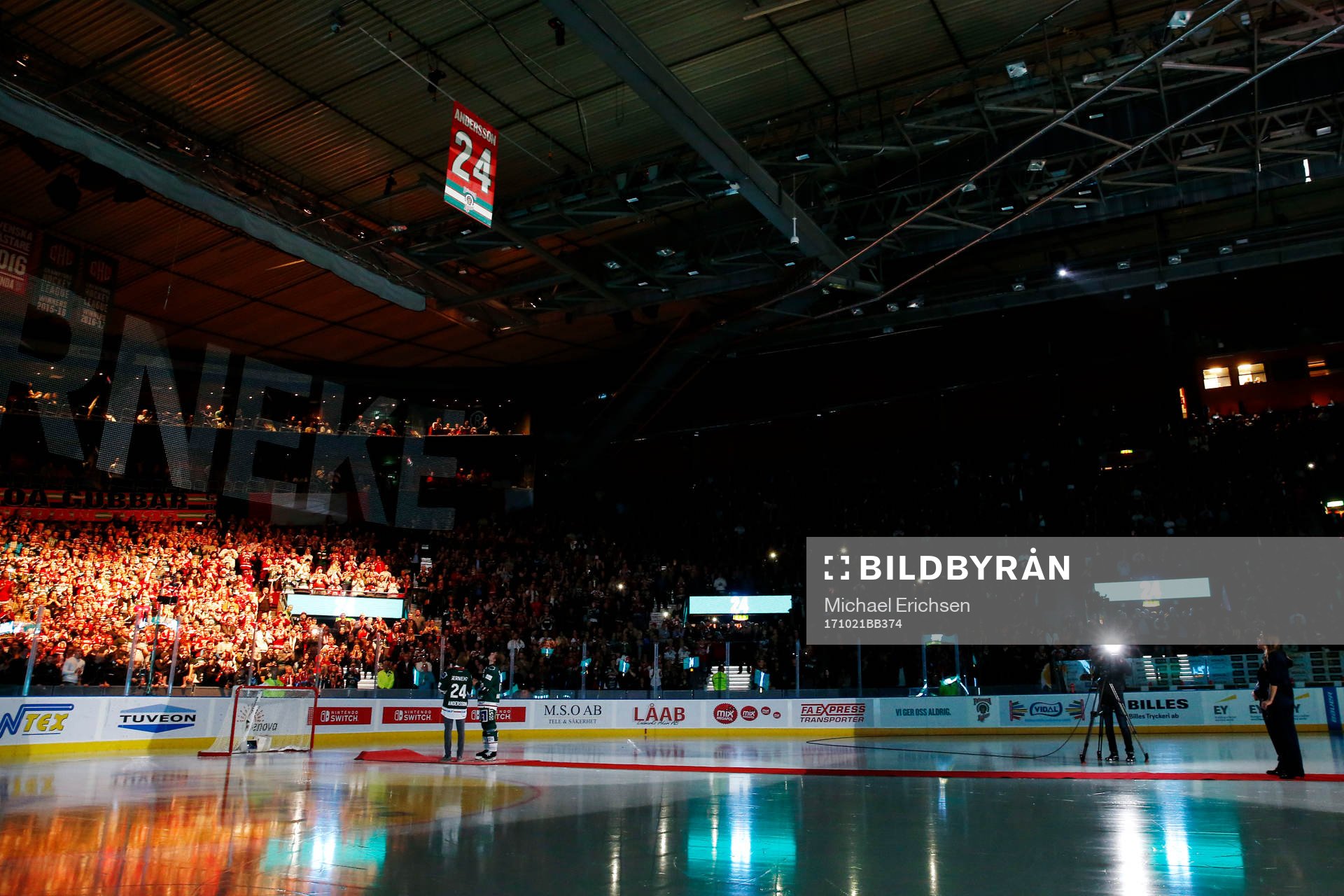 Frölundas Lias Andersson och hans bror Noah står vid
