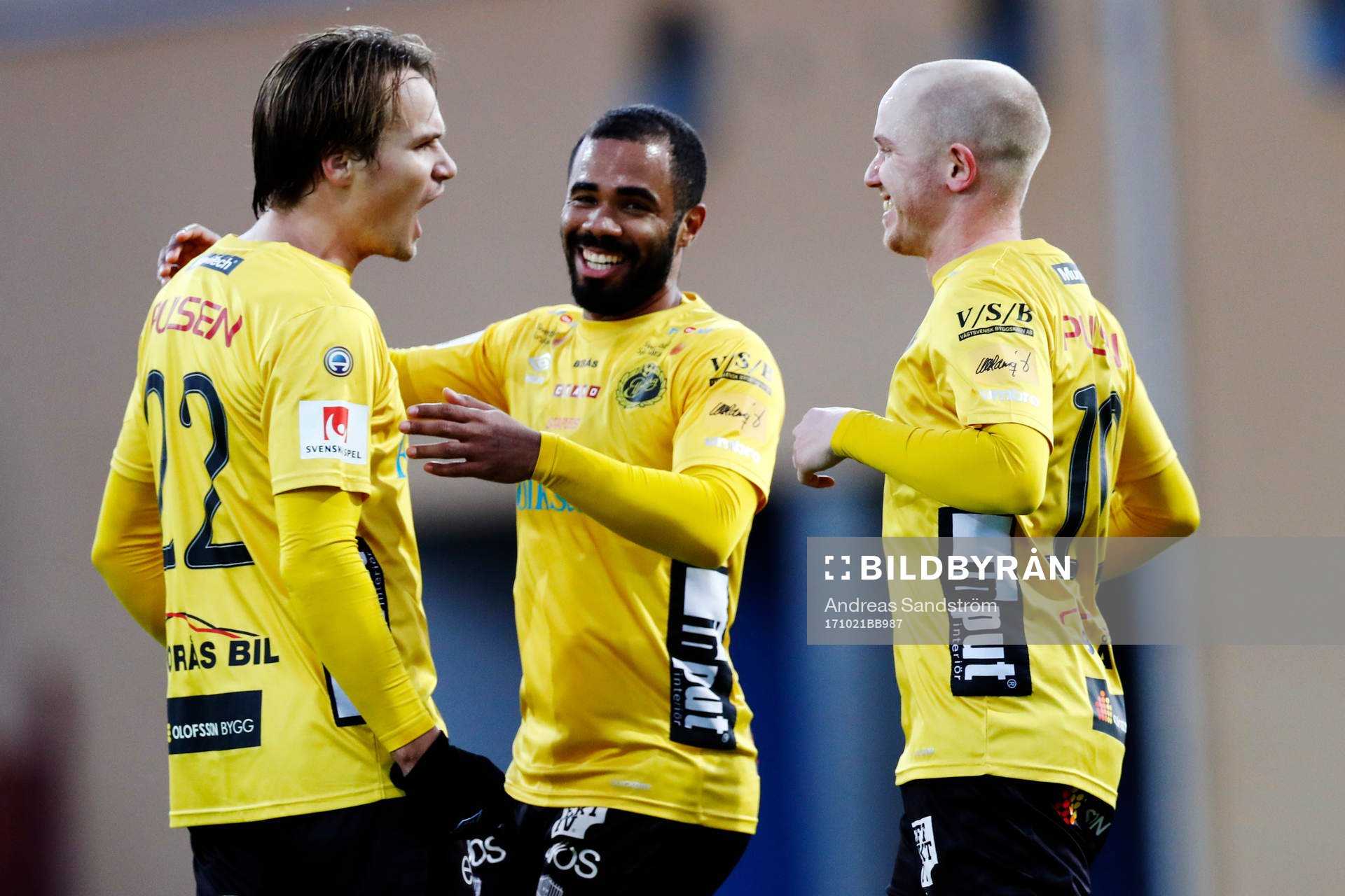 Elfsborgs Viktor Prodell jublar med Issam Jebali och Simon