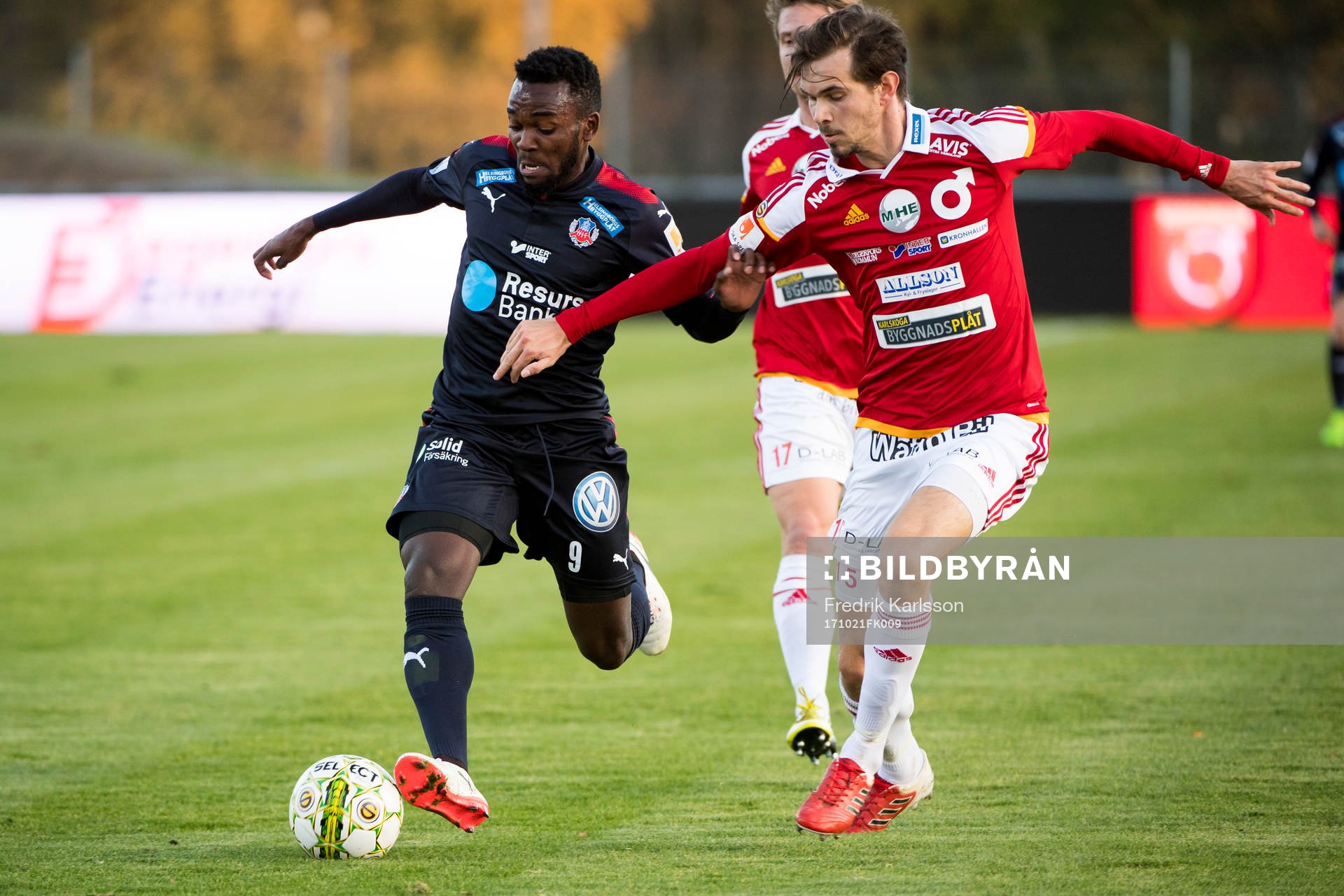 Helsingborgs Lumala Abdu och Degerfors Sebastian Ohlsson