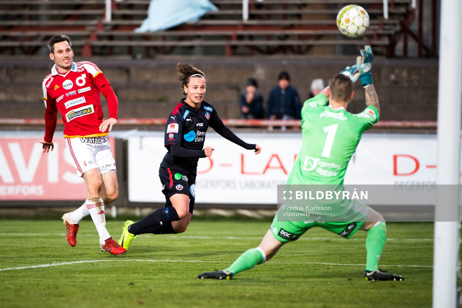 Degerfors Marcus De Bruin och Helsingborgs Alex Timossi