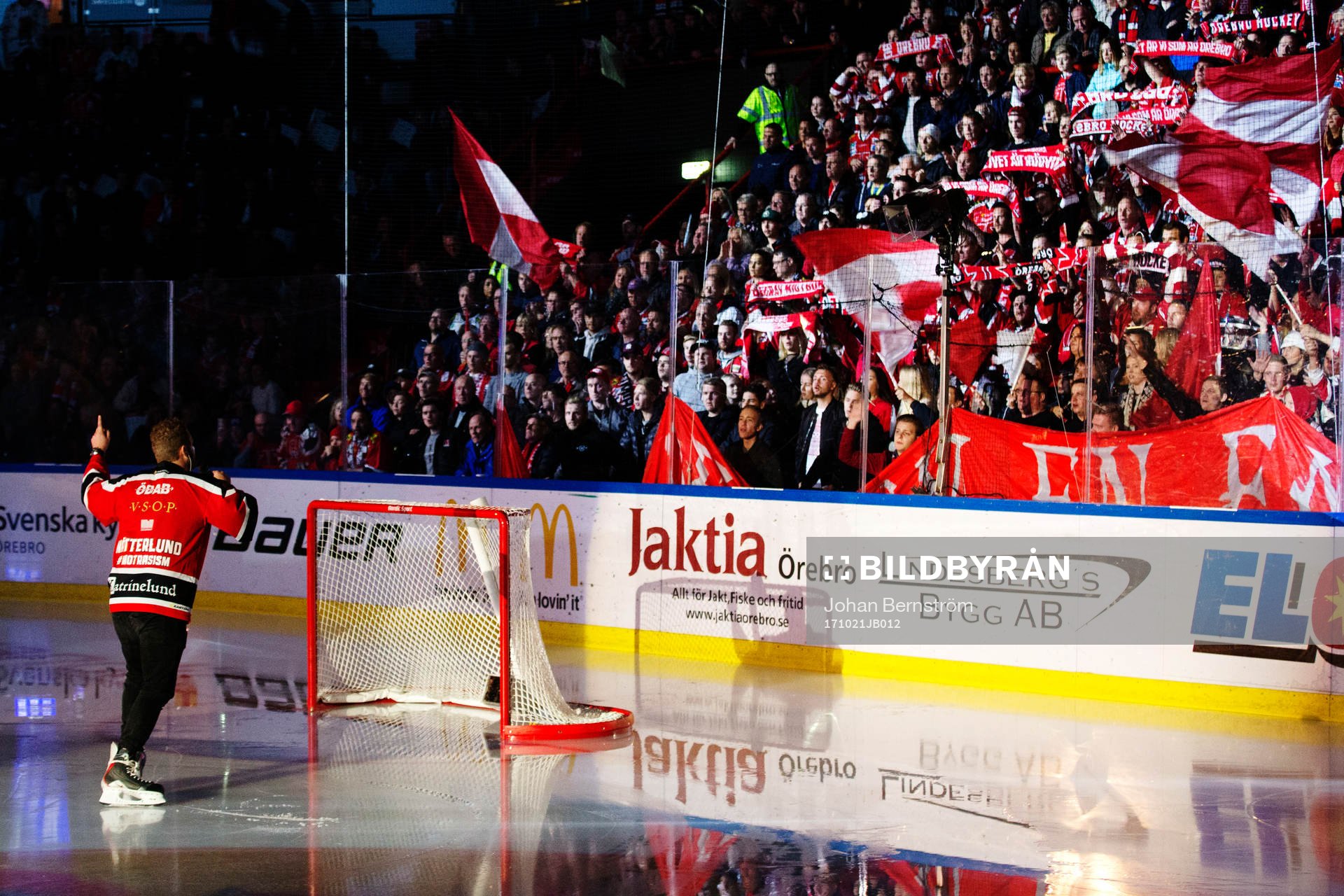 Örebros intro framförs av Alexander Nätterlund framför