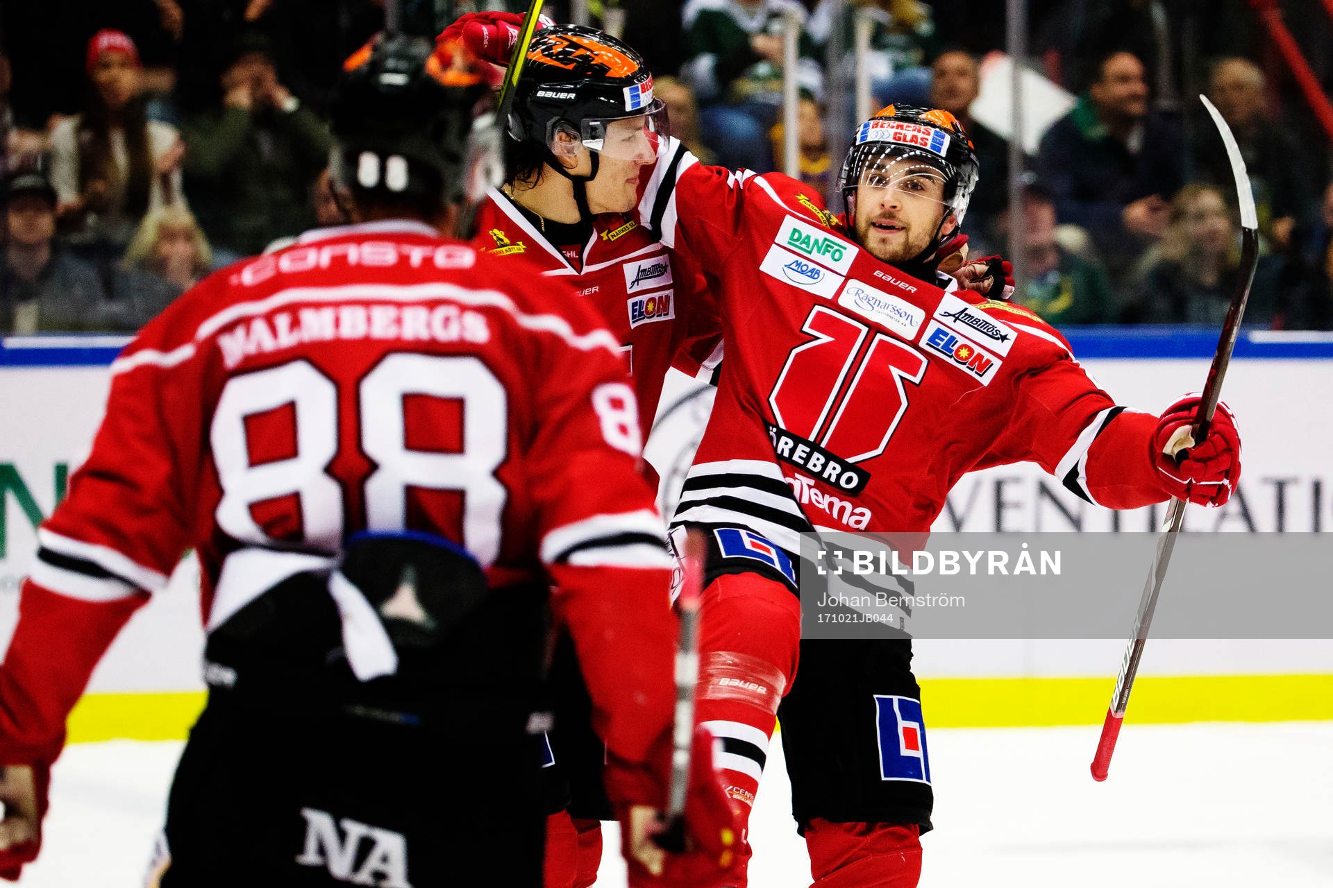 Örebros Jonathan Andersson jublar
