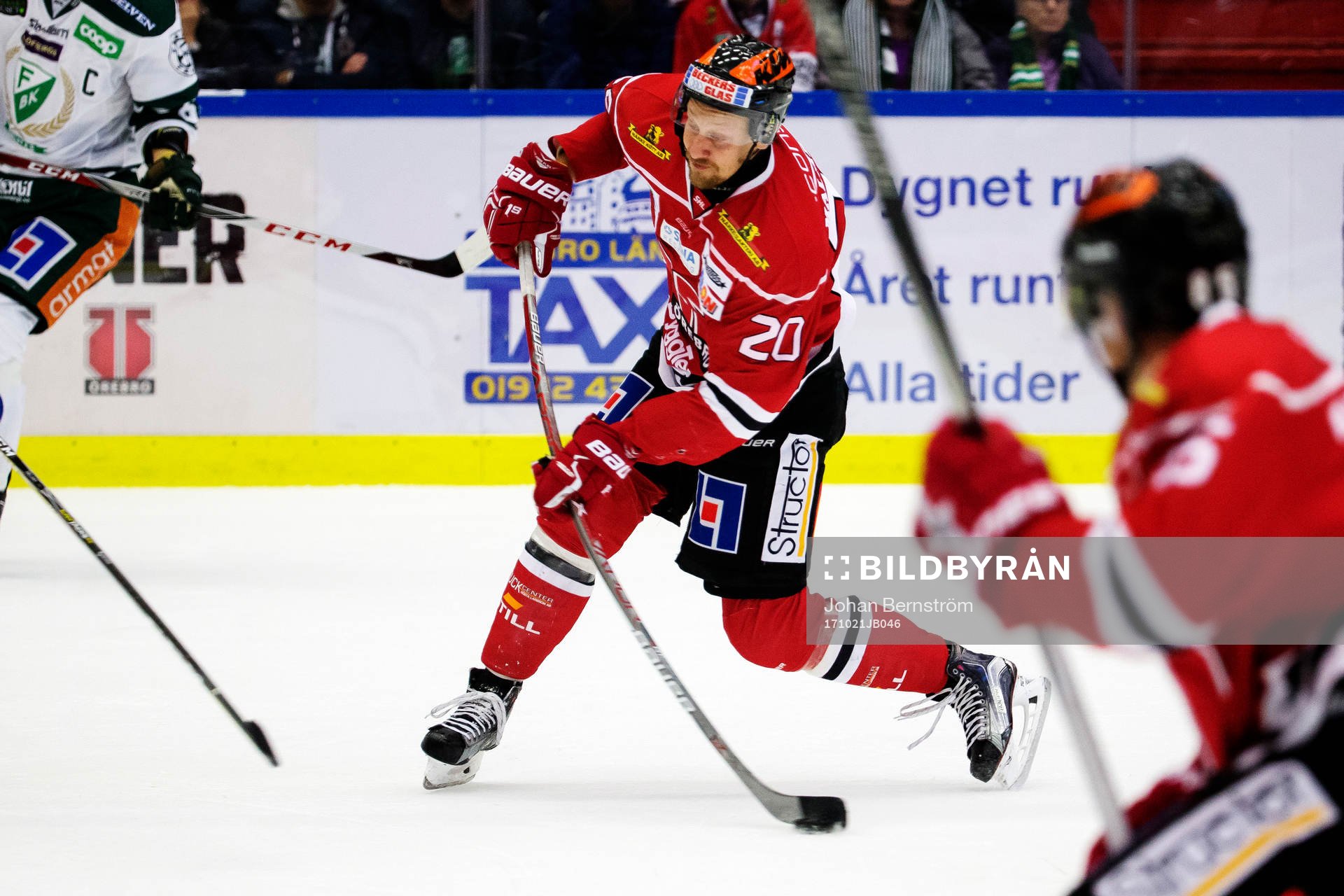 Örebros Marcus Weinstock skjuter