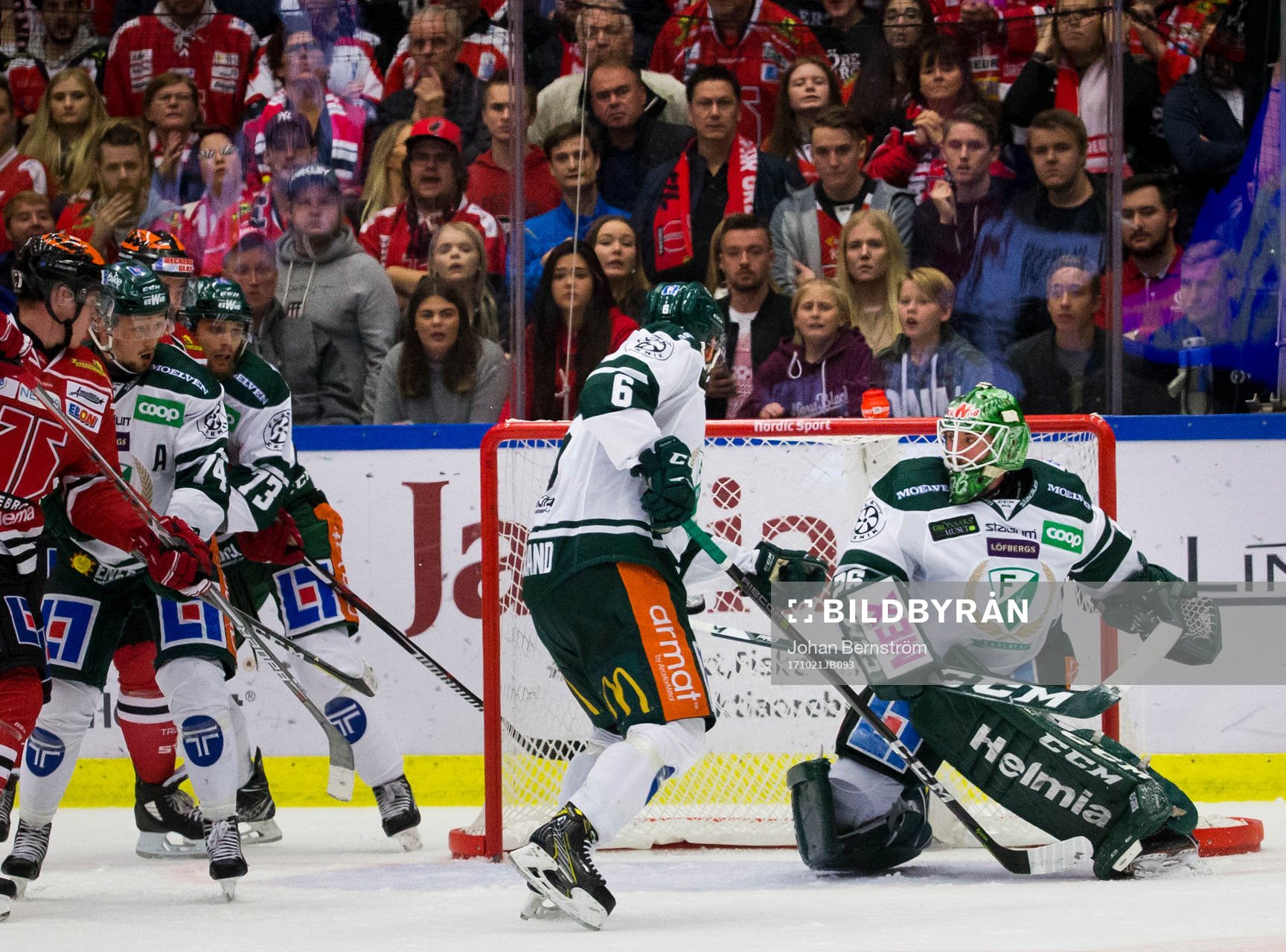 Färjestads Mikael Wikstrand styr in 3-2 pucken i eget mål